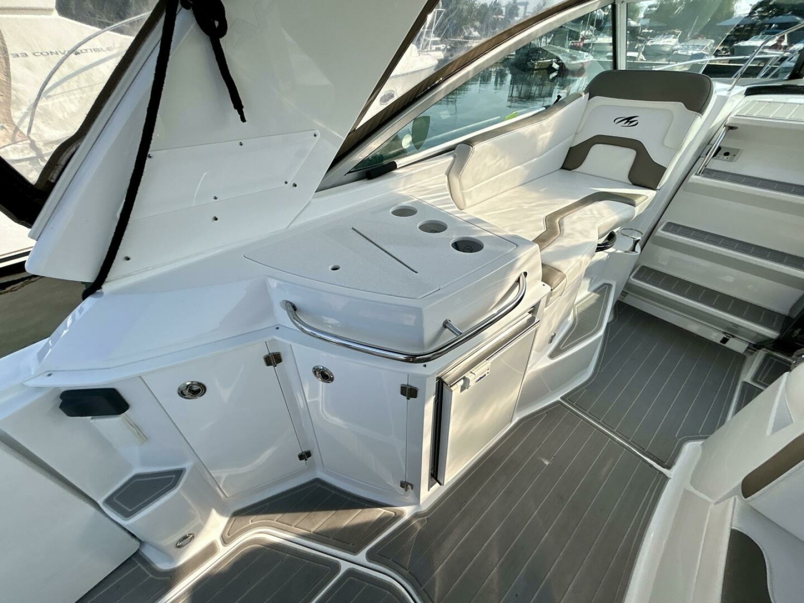 2018 Monterey 295 Sport Yacht 29