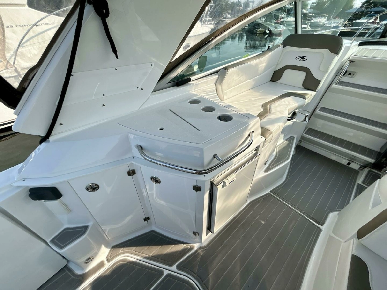 2018 Monterey 295 Sport Yacht 29