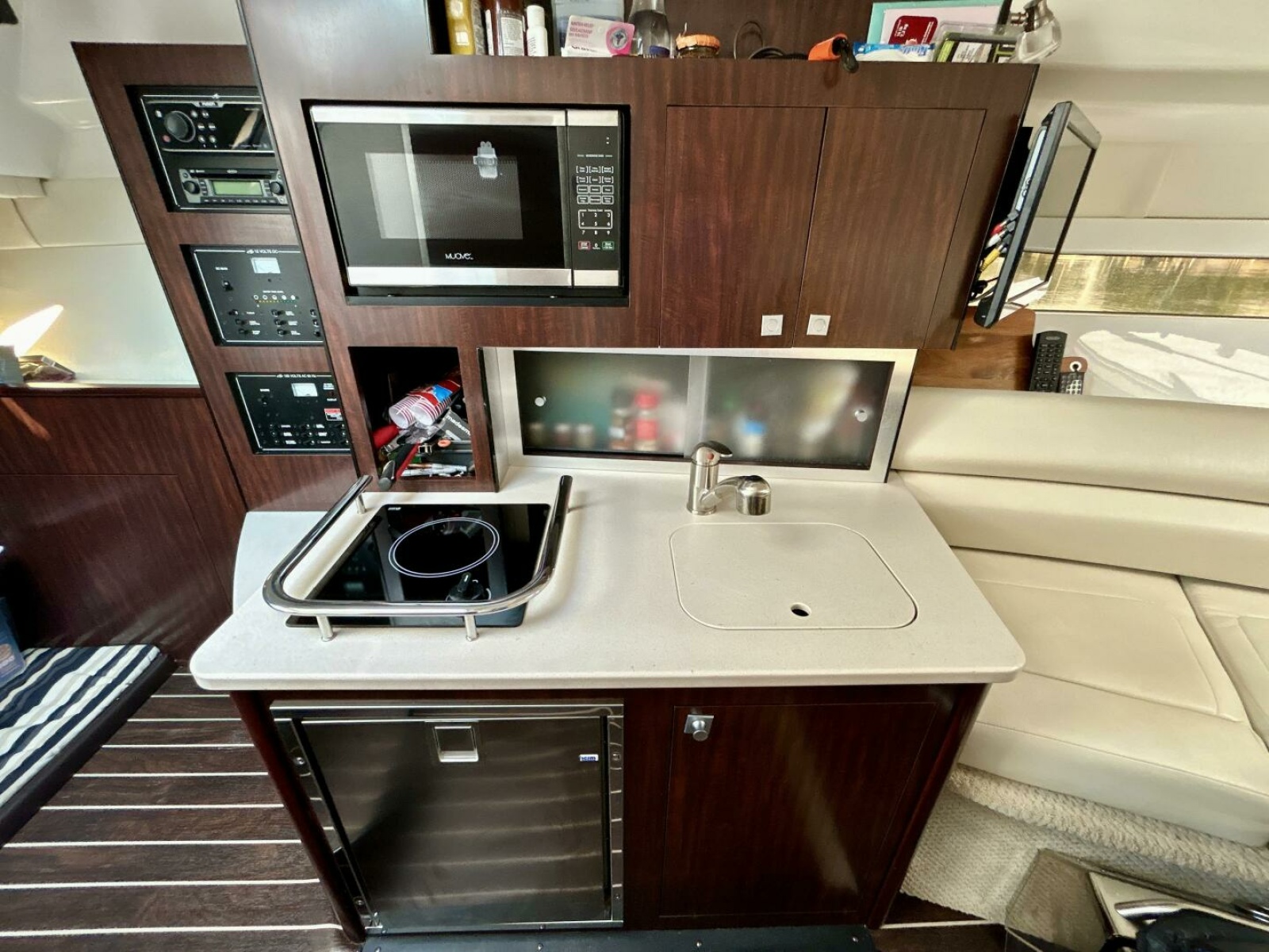 2018 Monterey 295 Sport Yacht 29