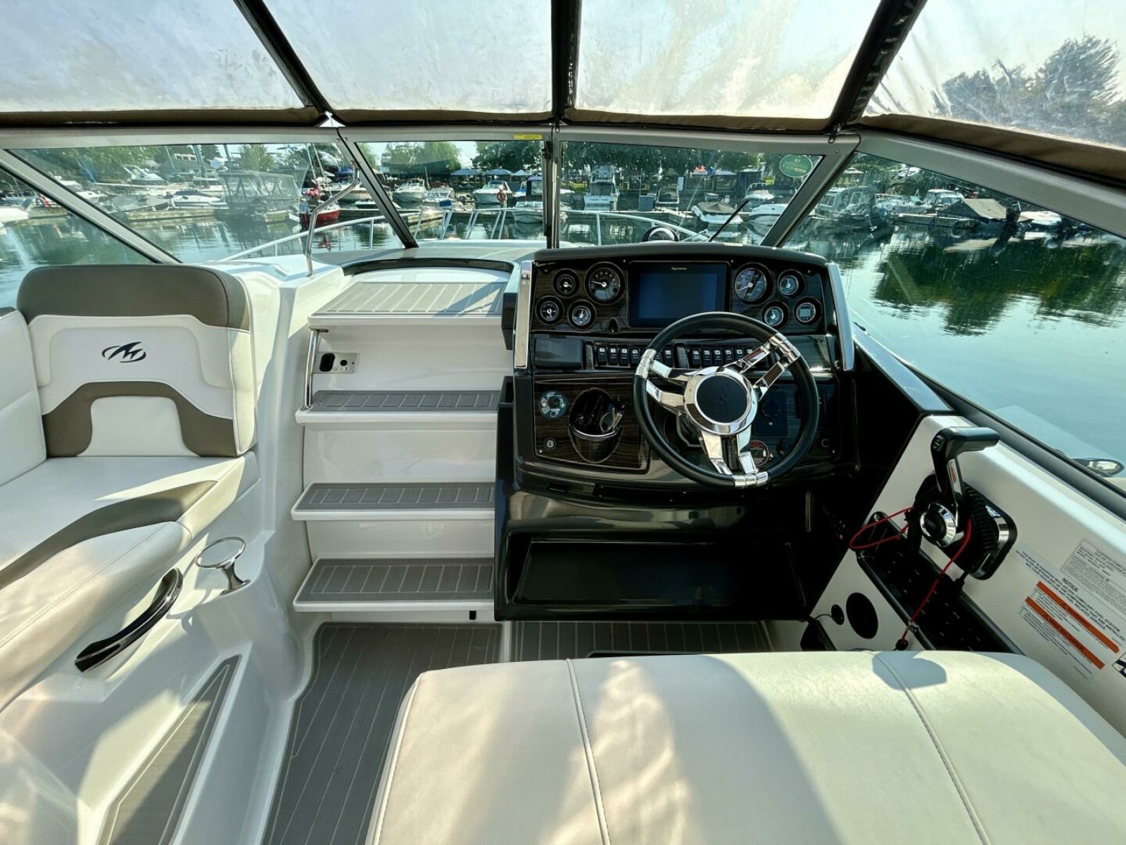 2018 Monterey 295 Sport Yacht 29