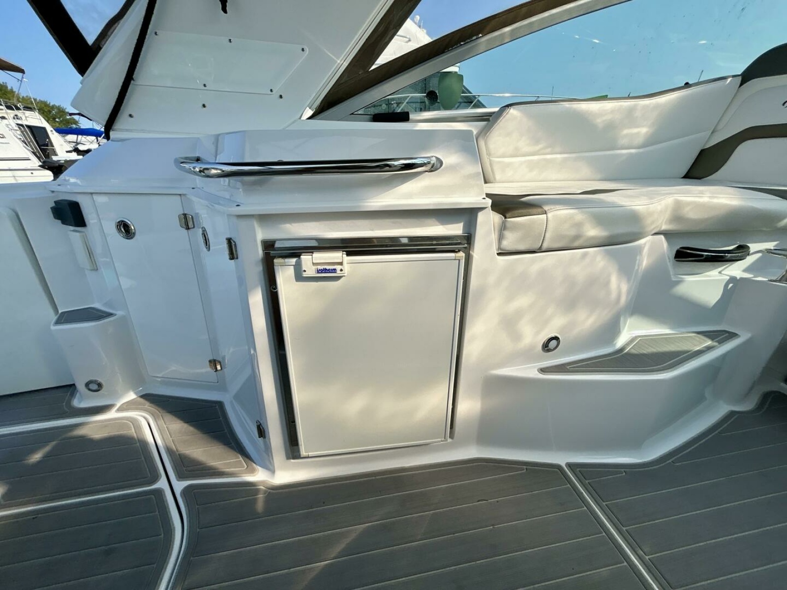 2018 Monterey 295 Sport Yacht 29
