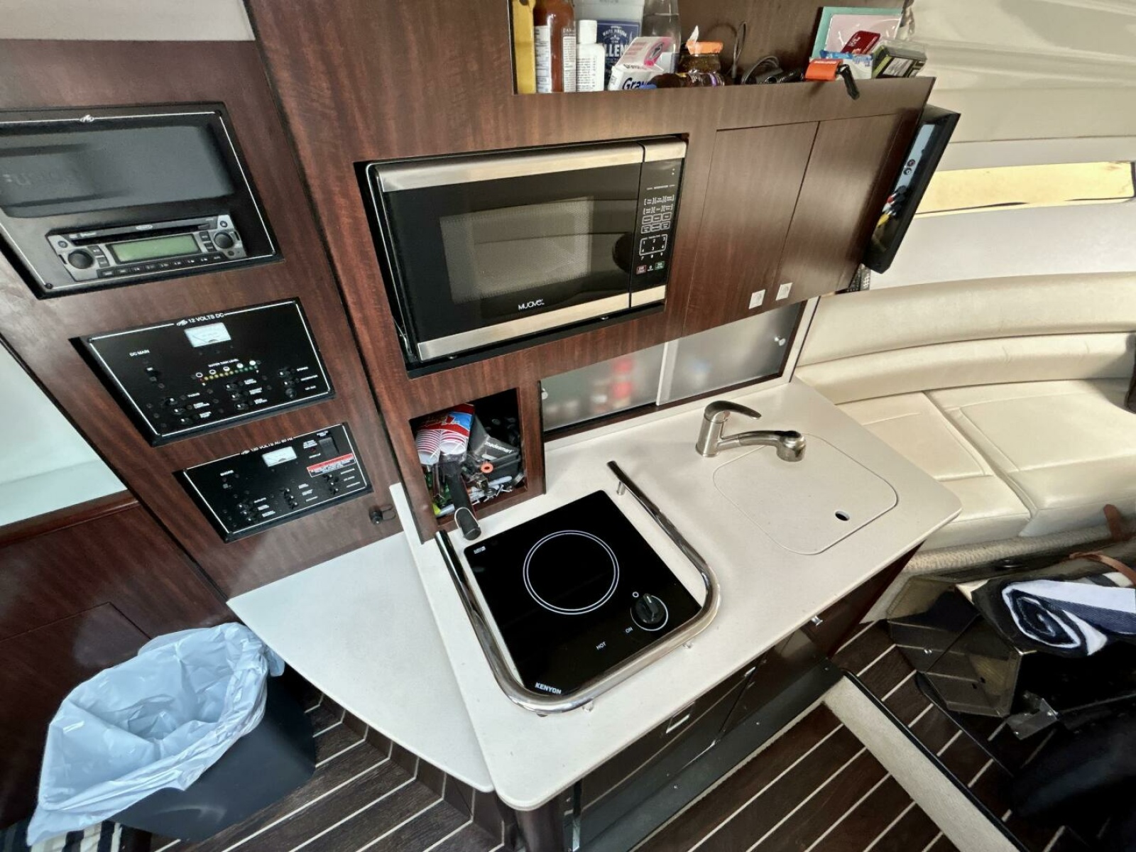2018 Monterey 295 Sport Yacht 29