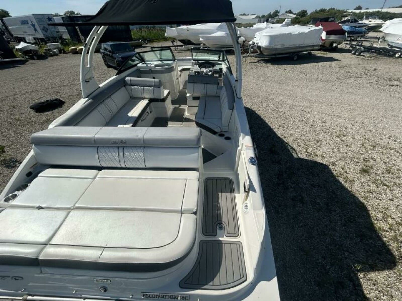 2016 Sea Ray 270 Sundeck 27