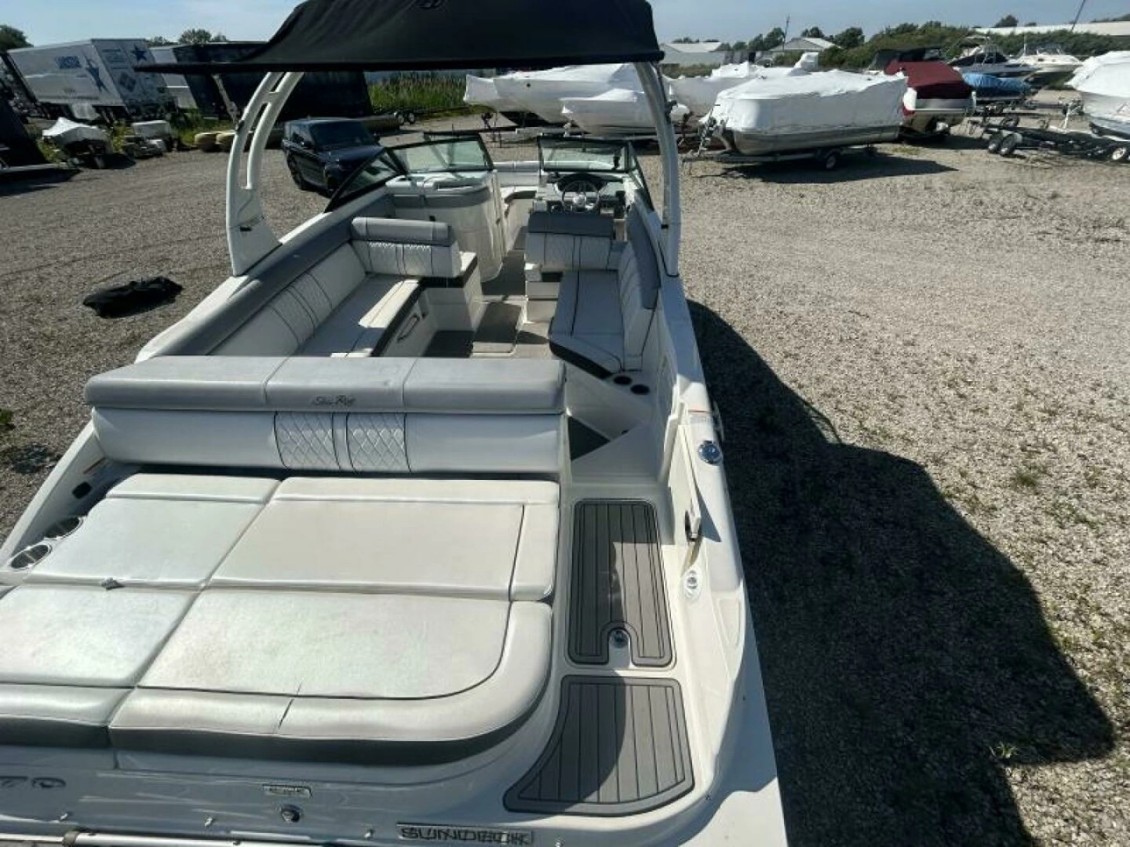 2016 Sea Ray 270 Sundeck 27