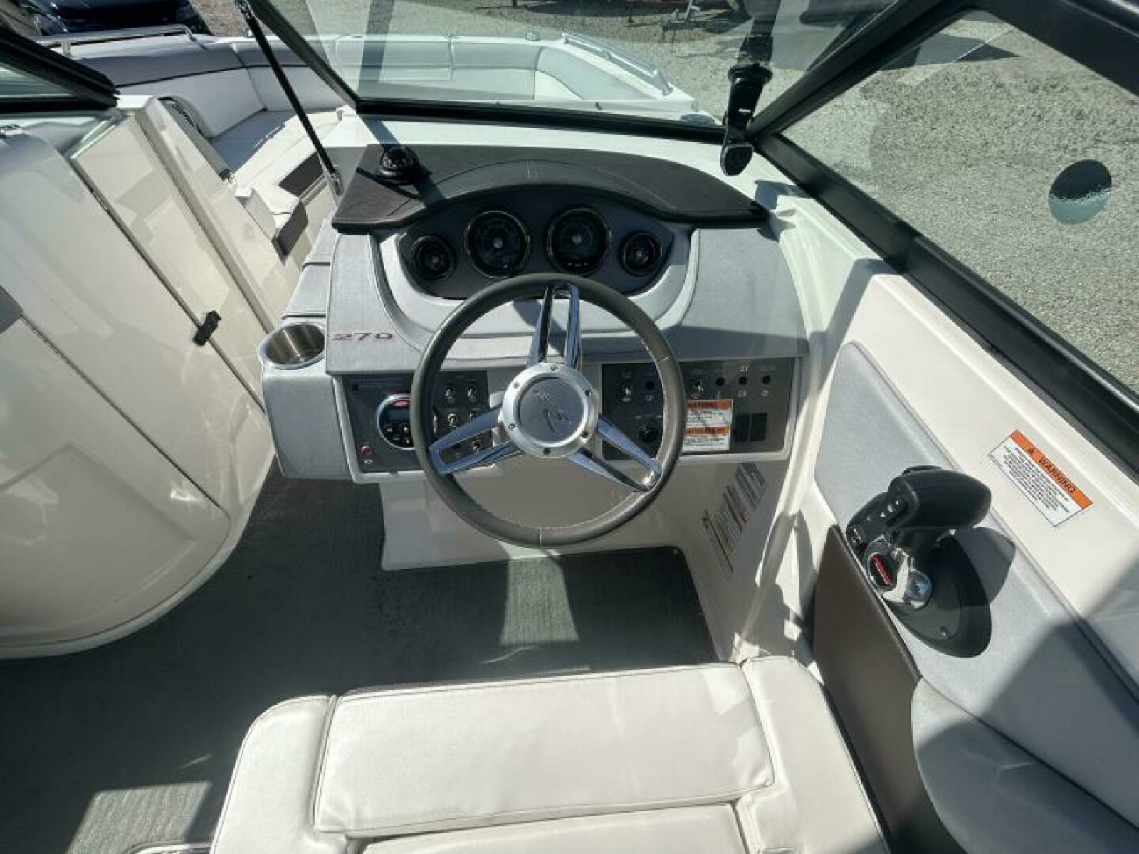 2016 Sea Ray 270 Sundeck 27