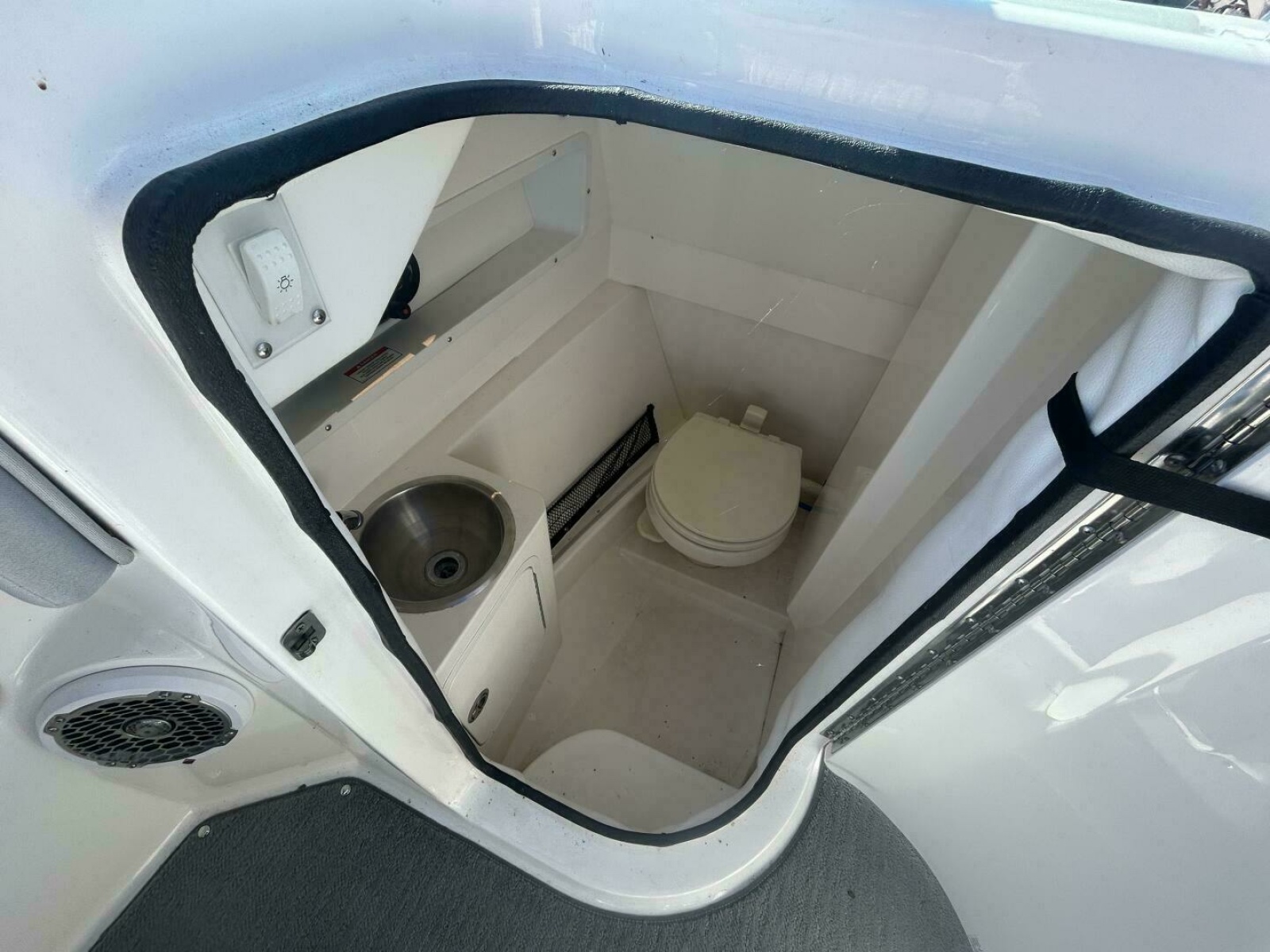 2016 Sea Ray 270 Sundeck 27