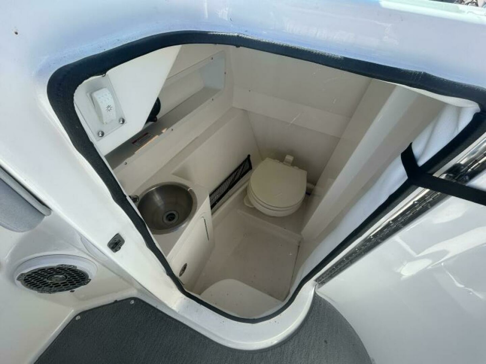 2016 Sea Ray 270 Sundeck 27