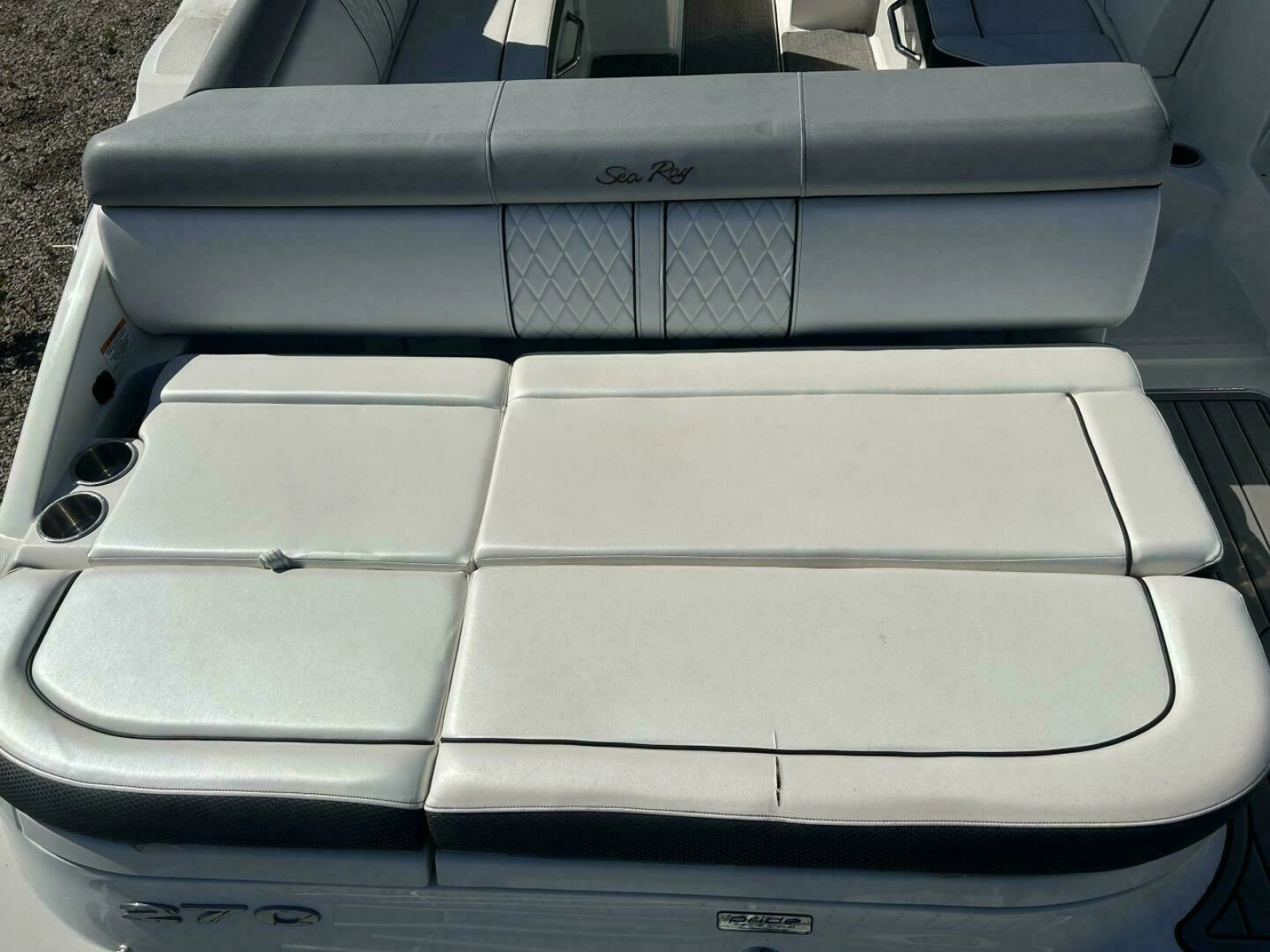 2016 Sea Ray 270 Sundeck 27