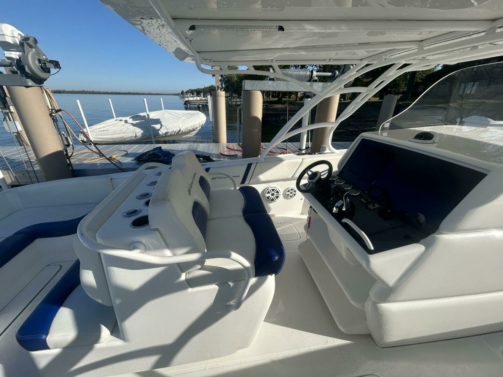 2016 Midnight Express 37 Open 37