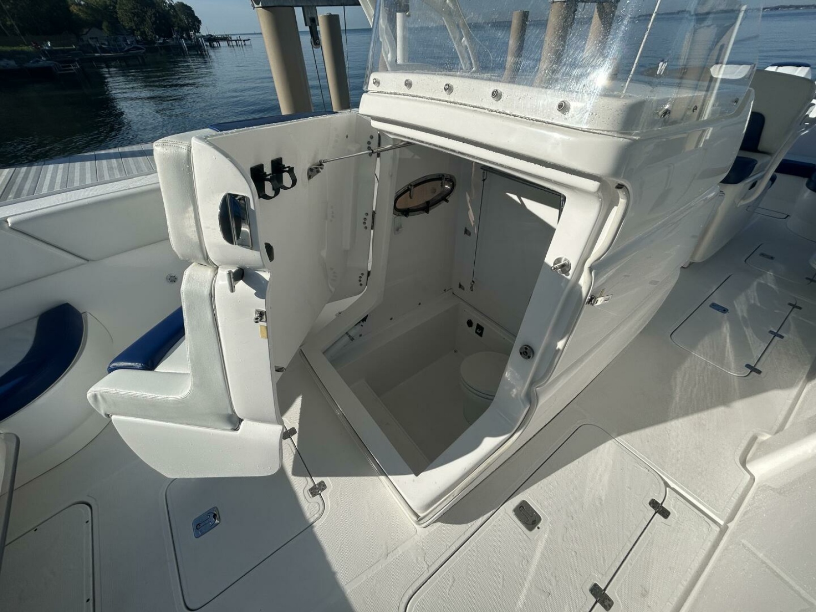 2016 Midnight Express 37 Open 37