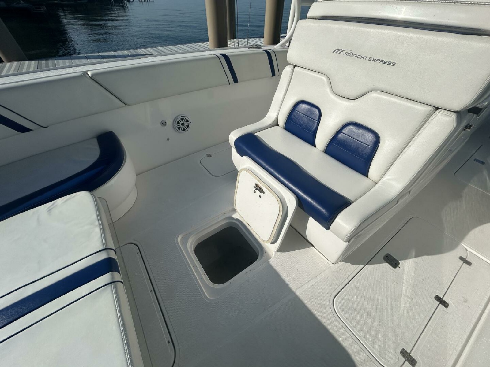 2016 Midnight Express 37 Open 37