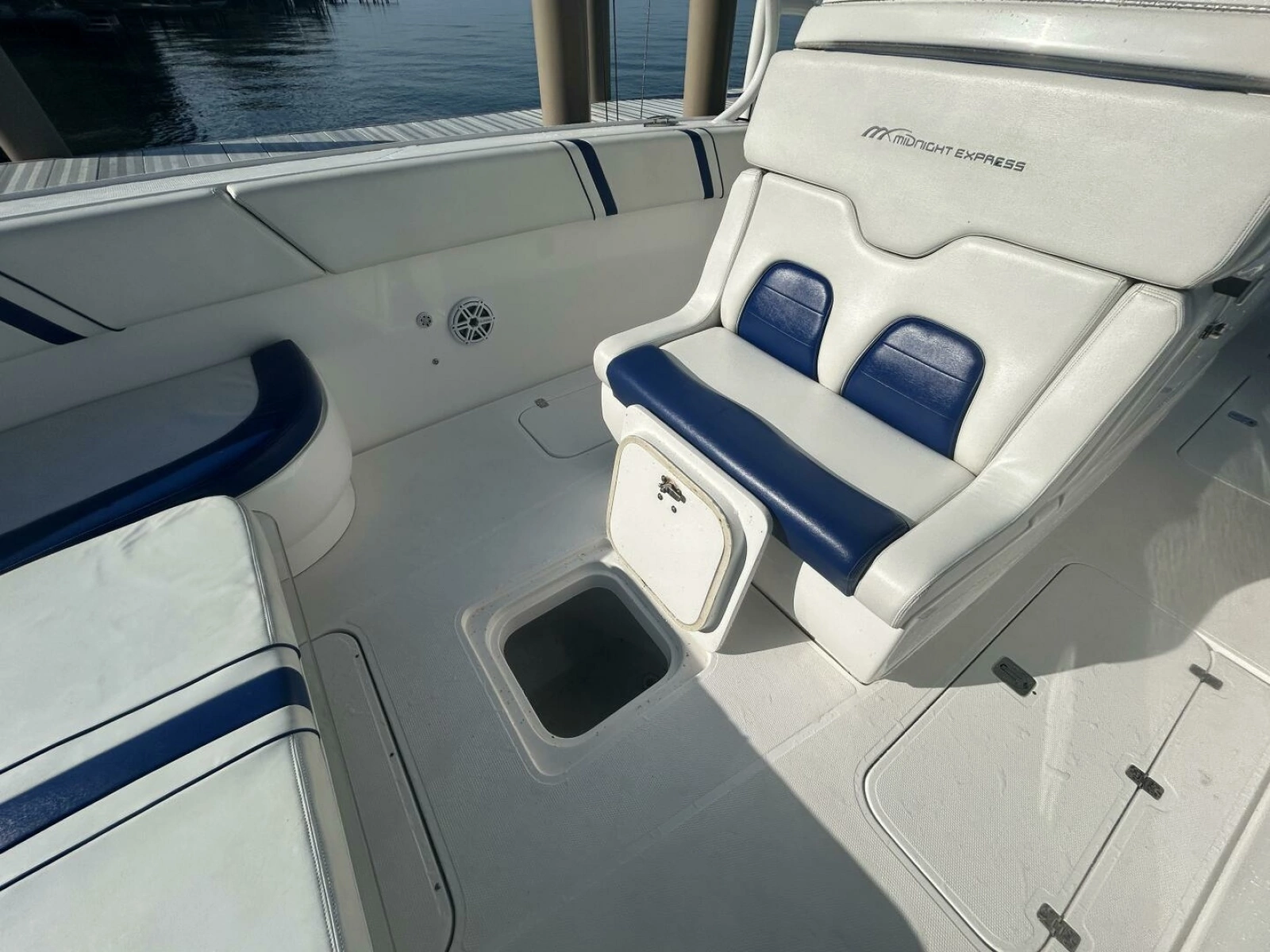 2016 Midnight Express 37 Open 37