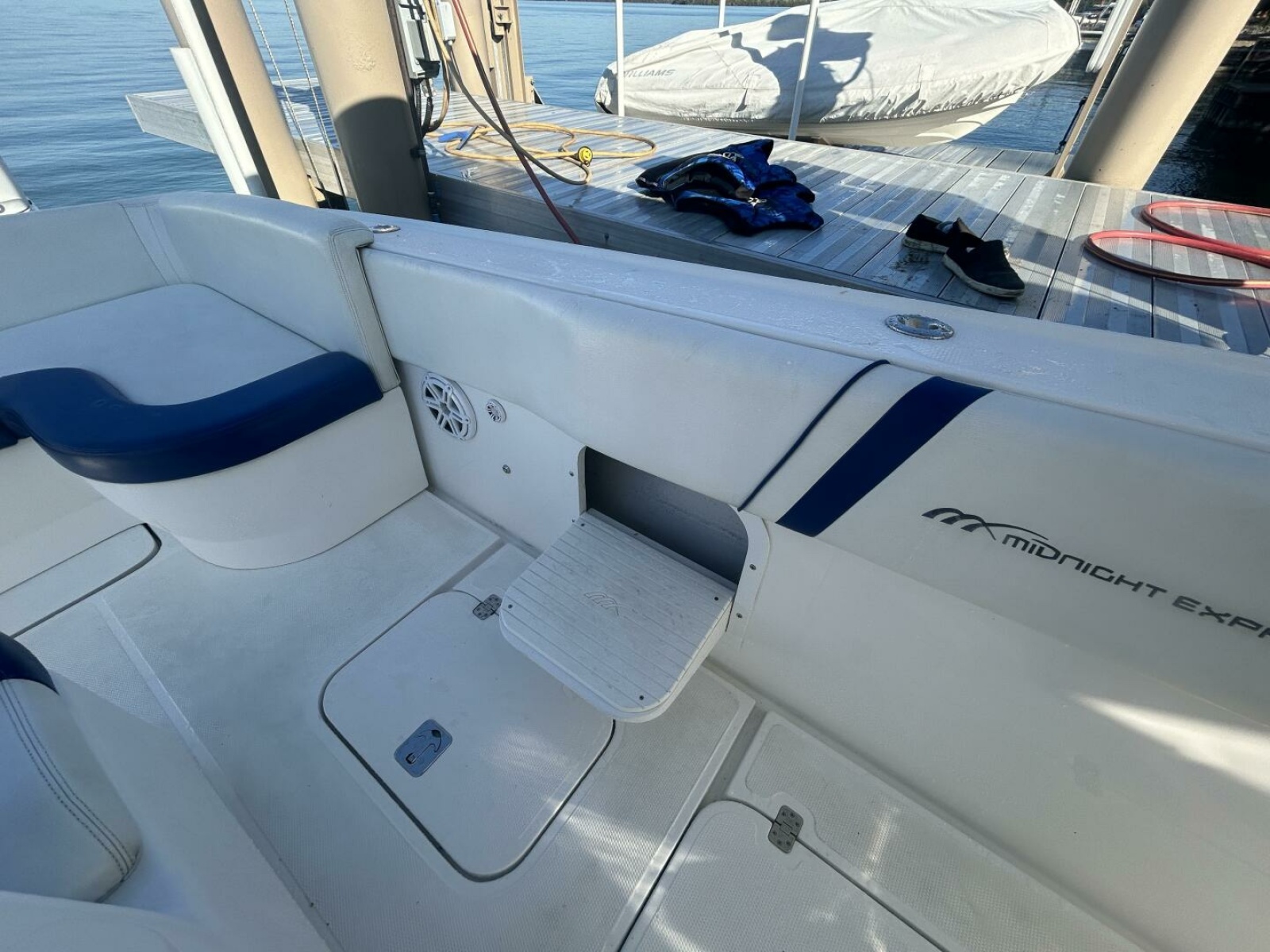 2016 Midnight Express 37 Open 37