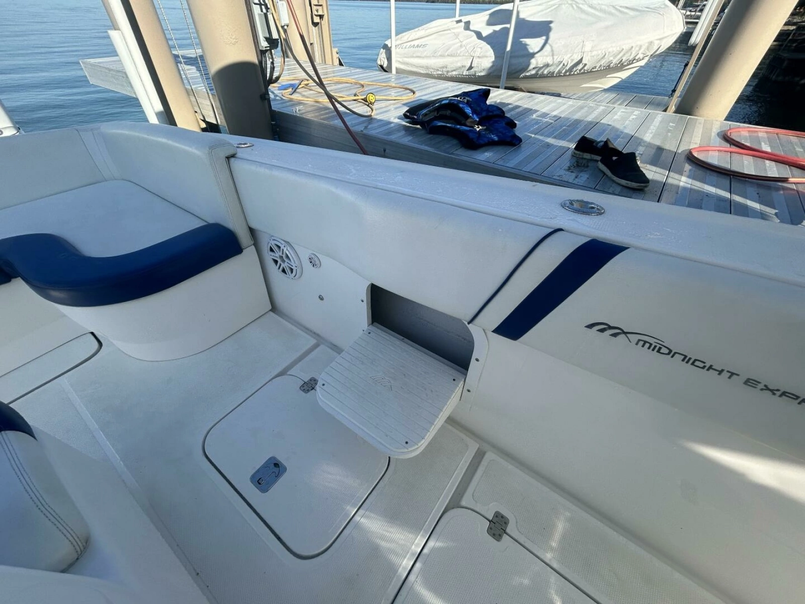 2016 Midnight Express 37 Open 37