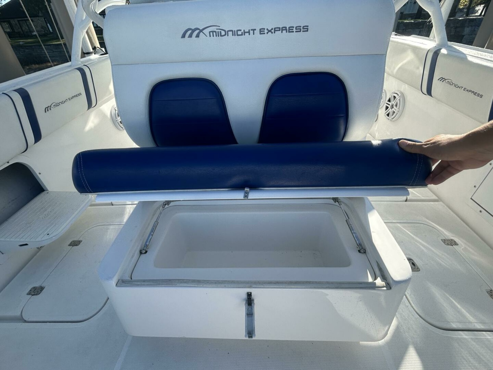 2016 Midnight Express 37 Open 37