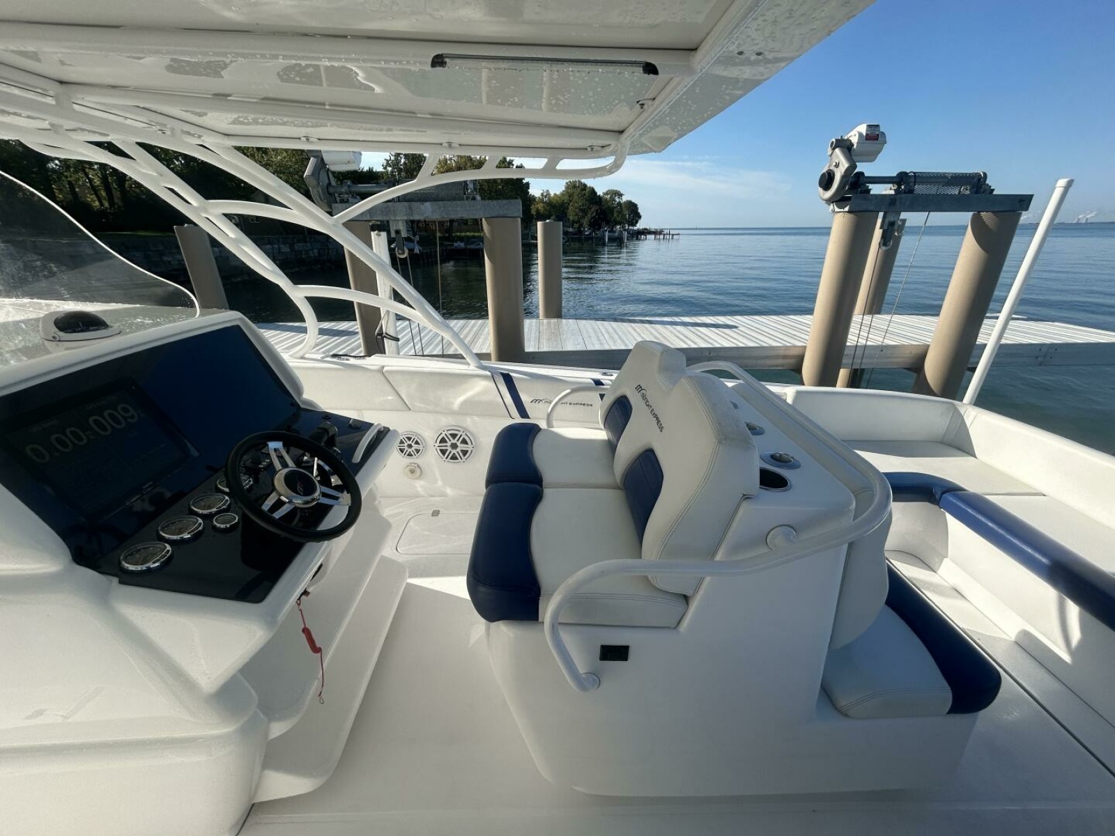 2016 Midnight Express 37 Open 37