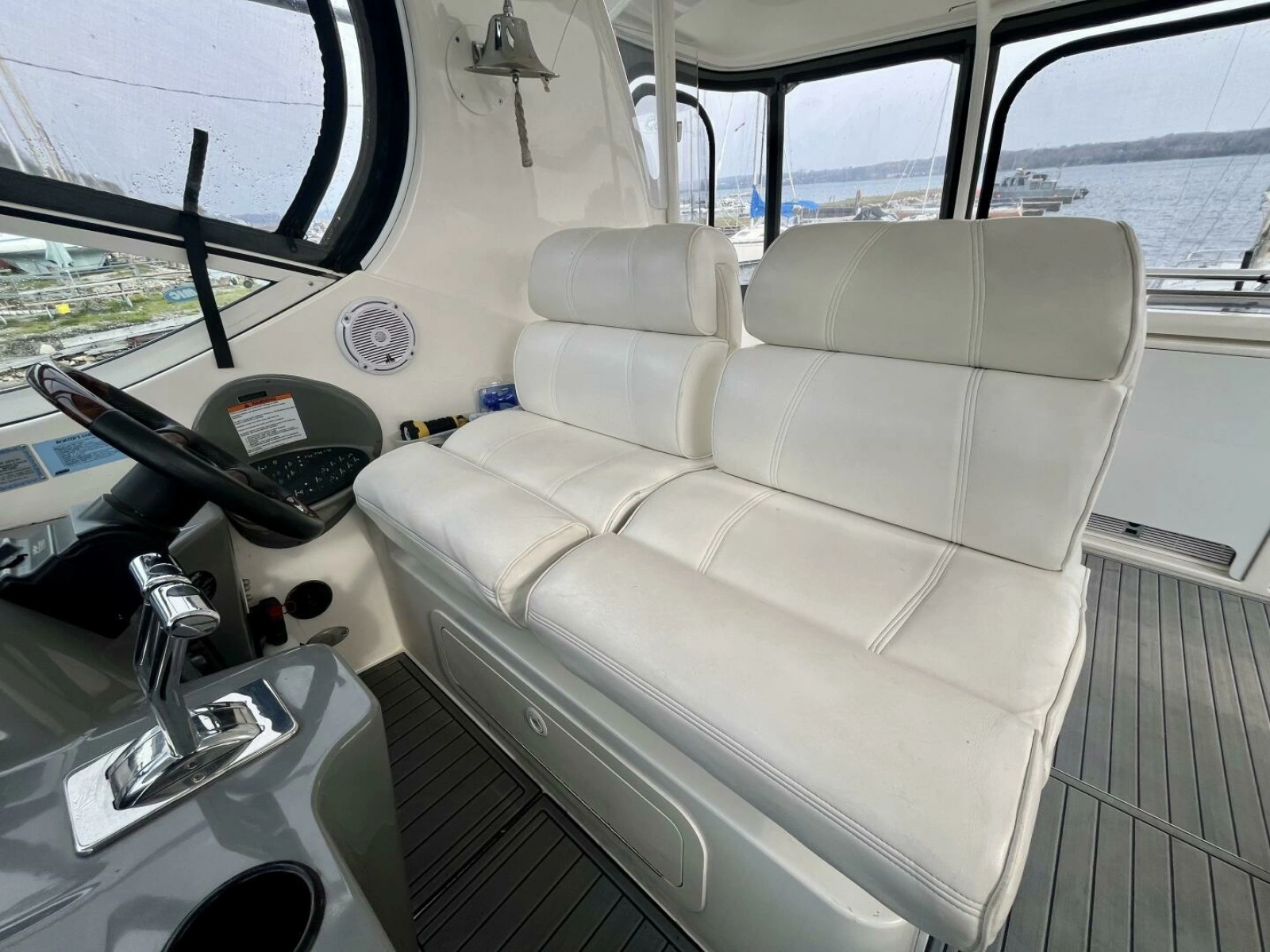 2005 Cruisers Yachts 405 Express Motor Yacht 40