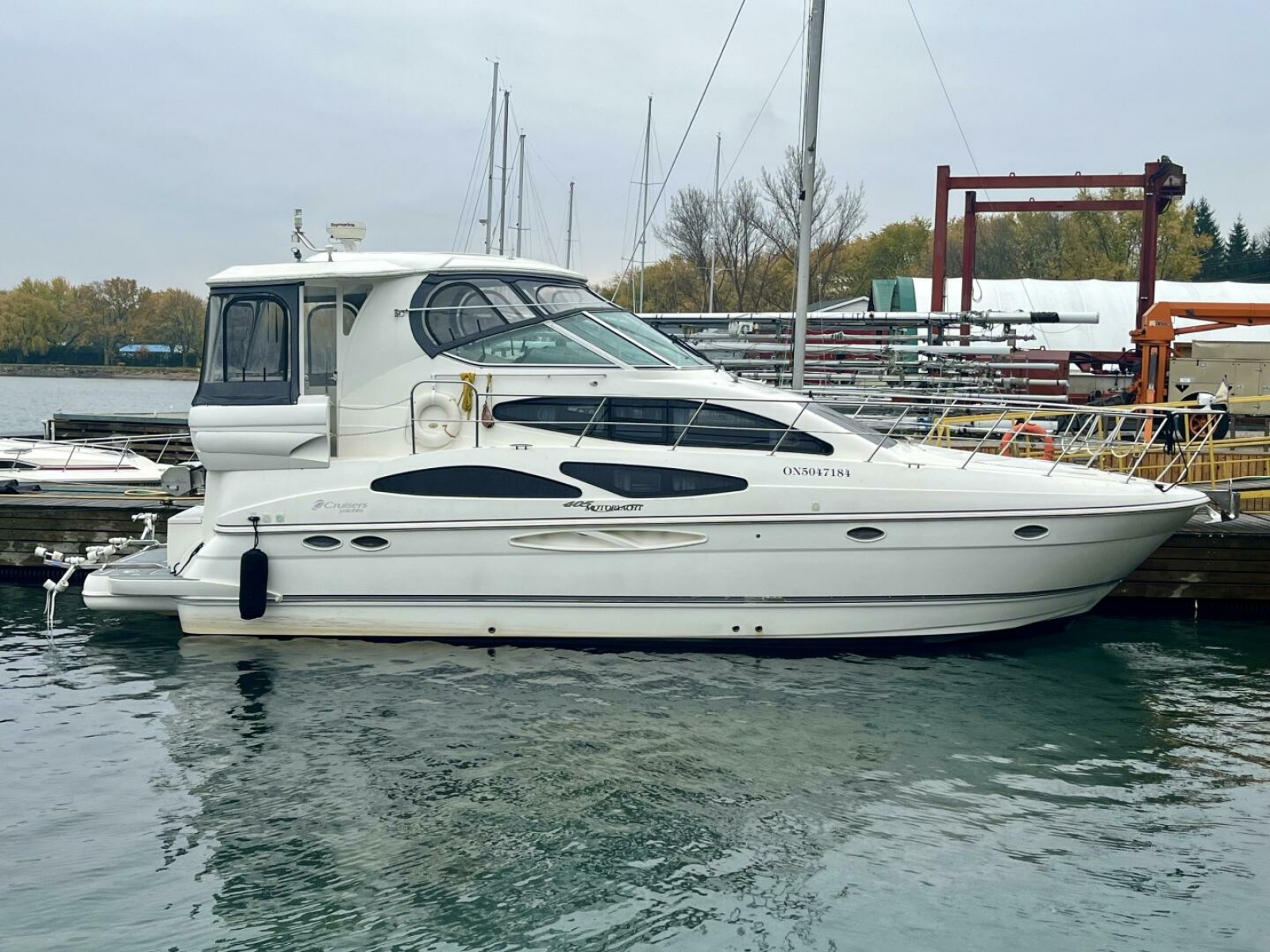 2005 Cruisers Yachts 405 Express Motor Yacht 40