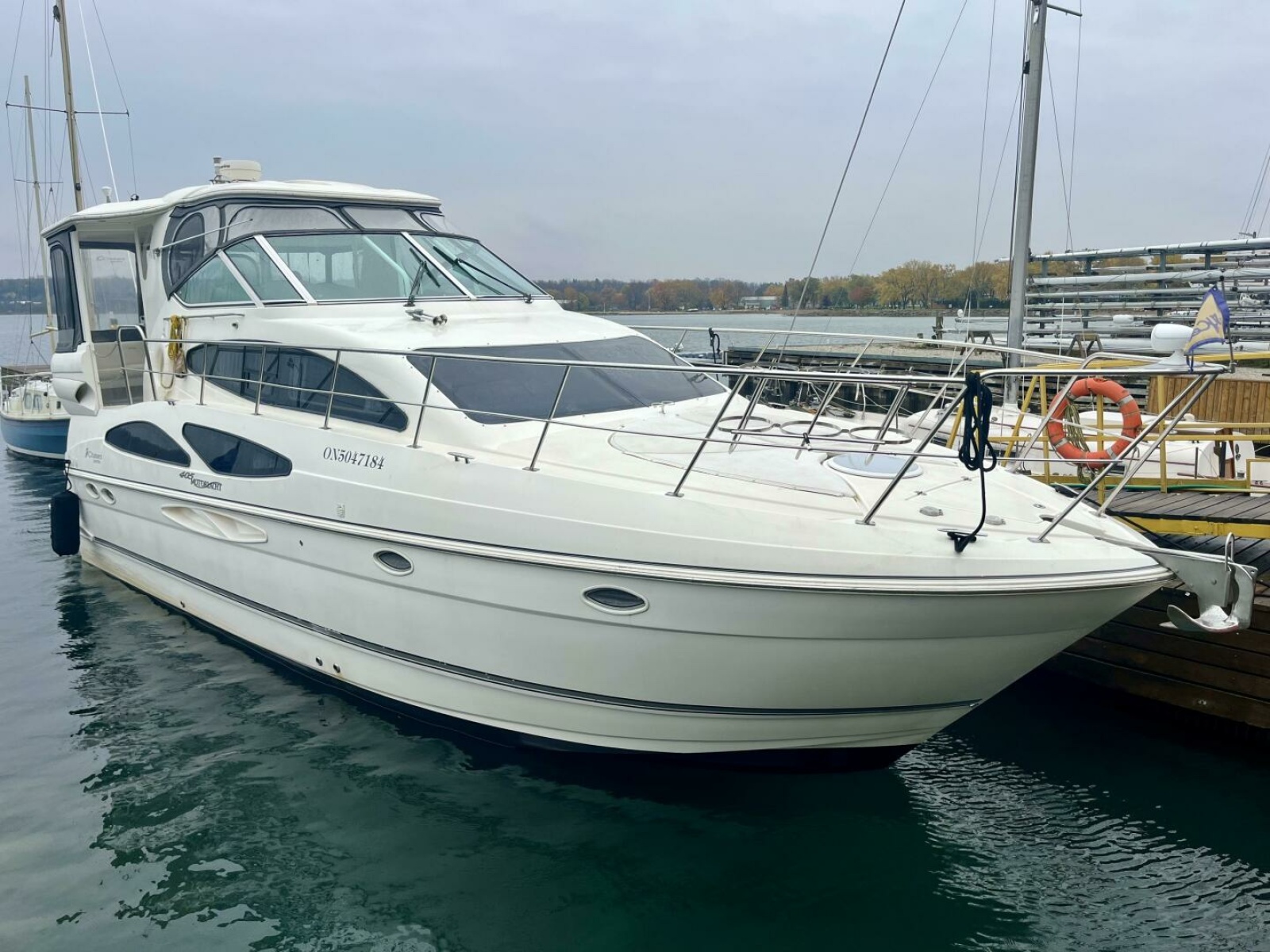 2005 Cruisers Yachts 405 Express Motor Yacht 40