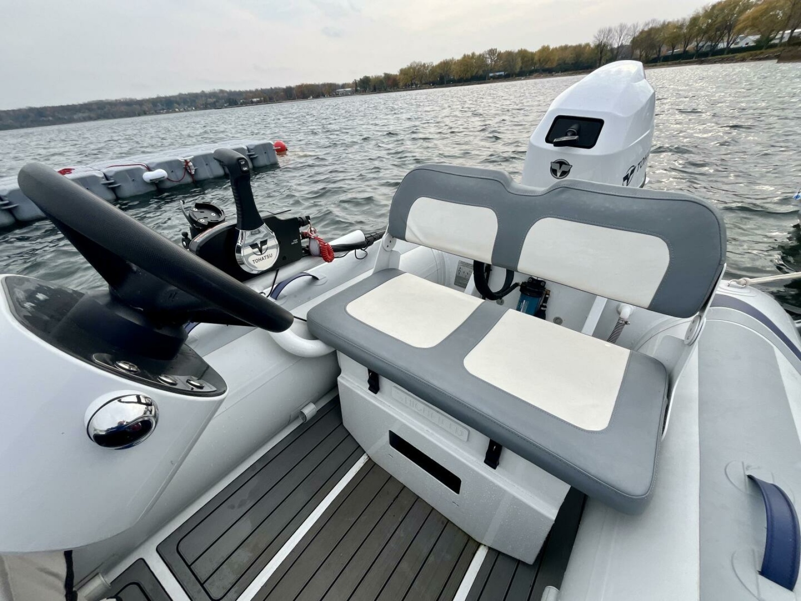 2005 Cruisers Yachts 405 Express Motor Yacht 40