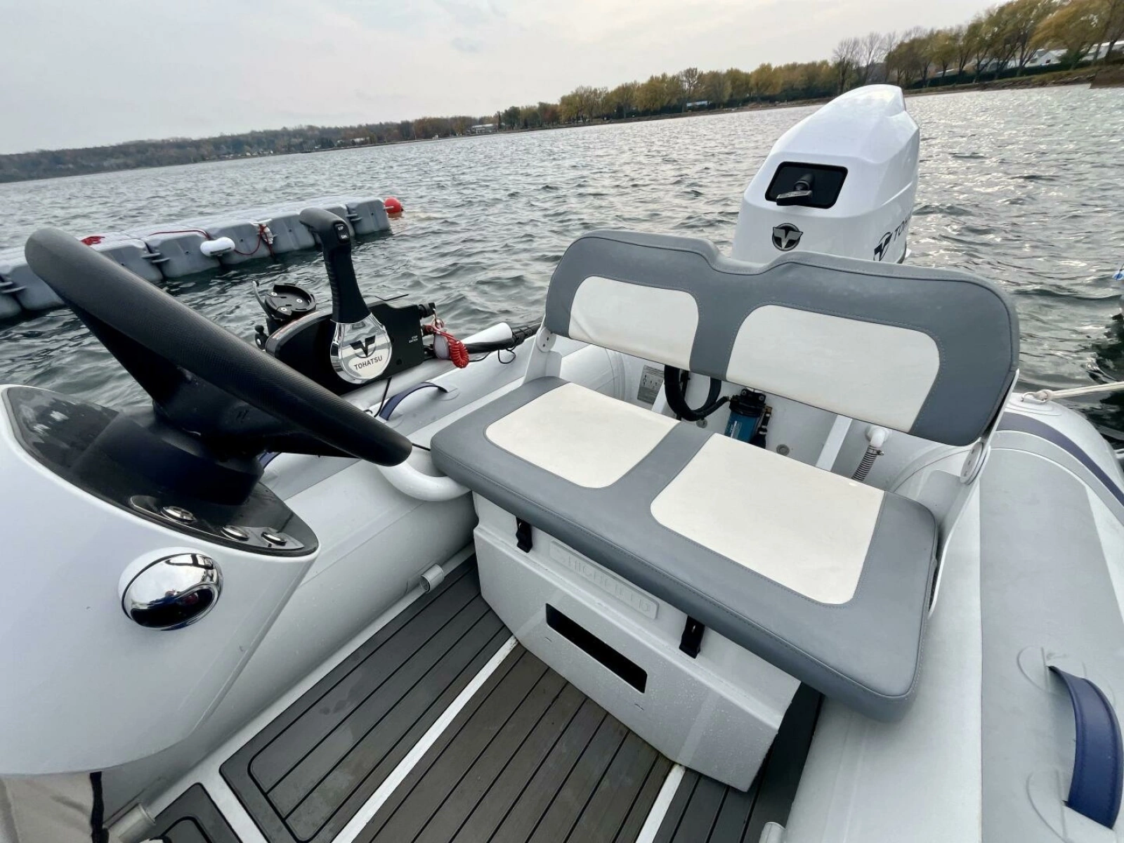 2005 Cruisers Yachts 405 Express Motor Yacht 40