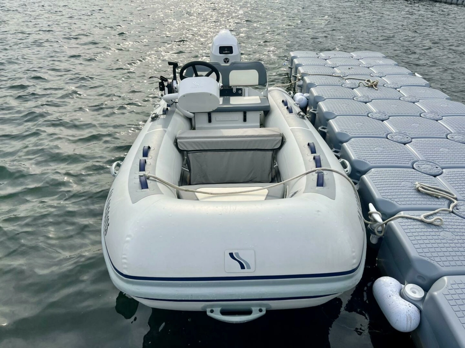 2005 Cruisers Yachts 405 Express Motor Yacht 40