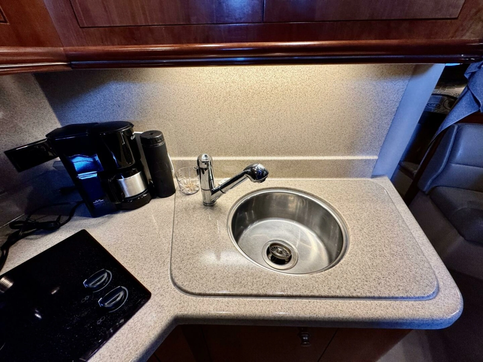 2006 Cruisers Yachts 340 Express 34