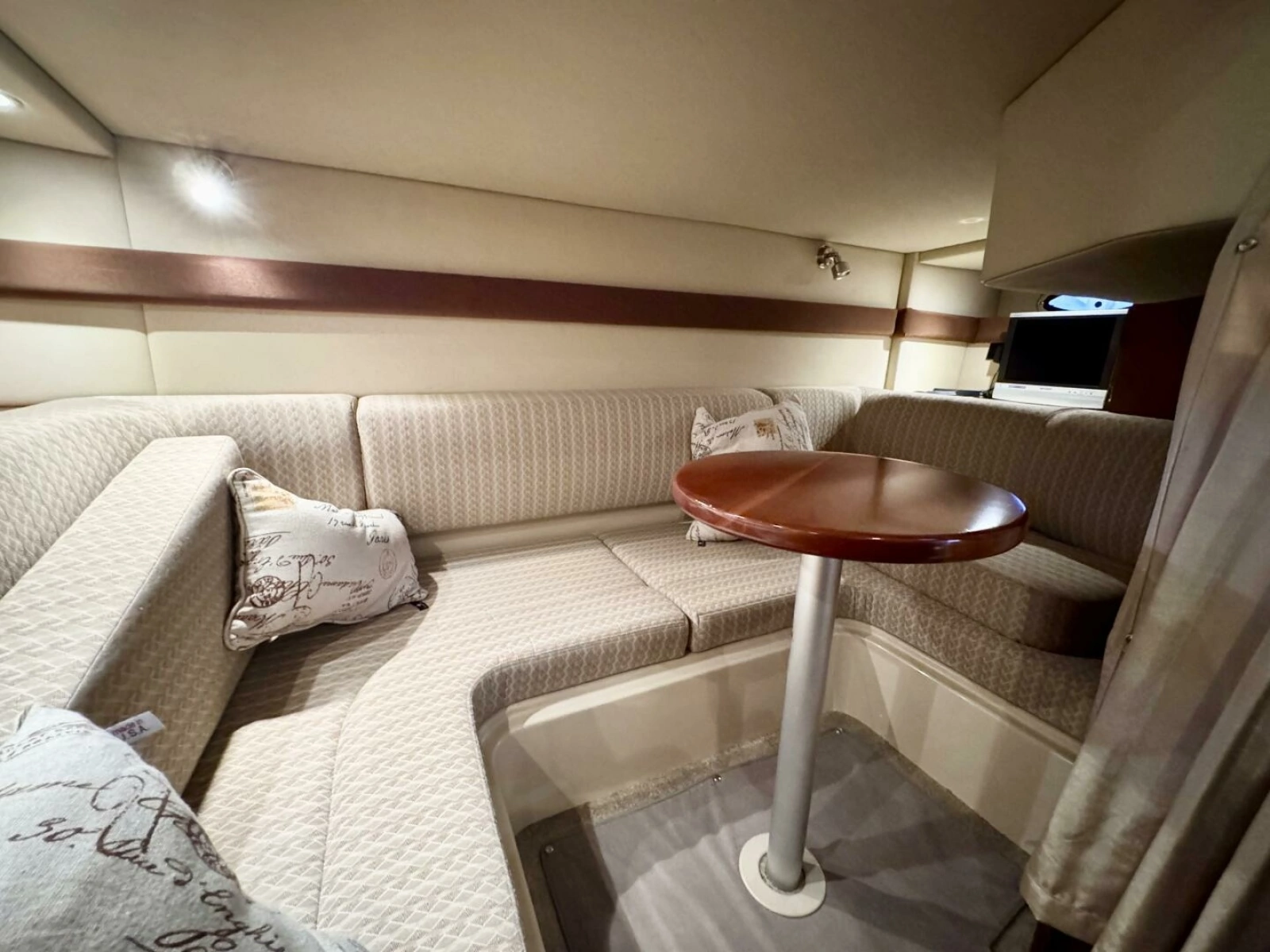 2006 Cruisers Yachts 340 Express 34
