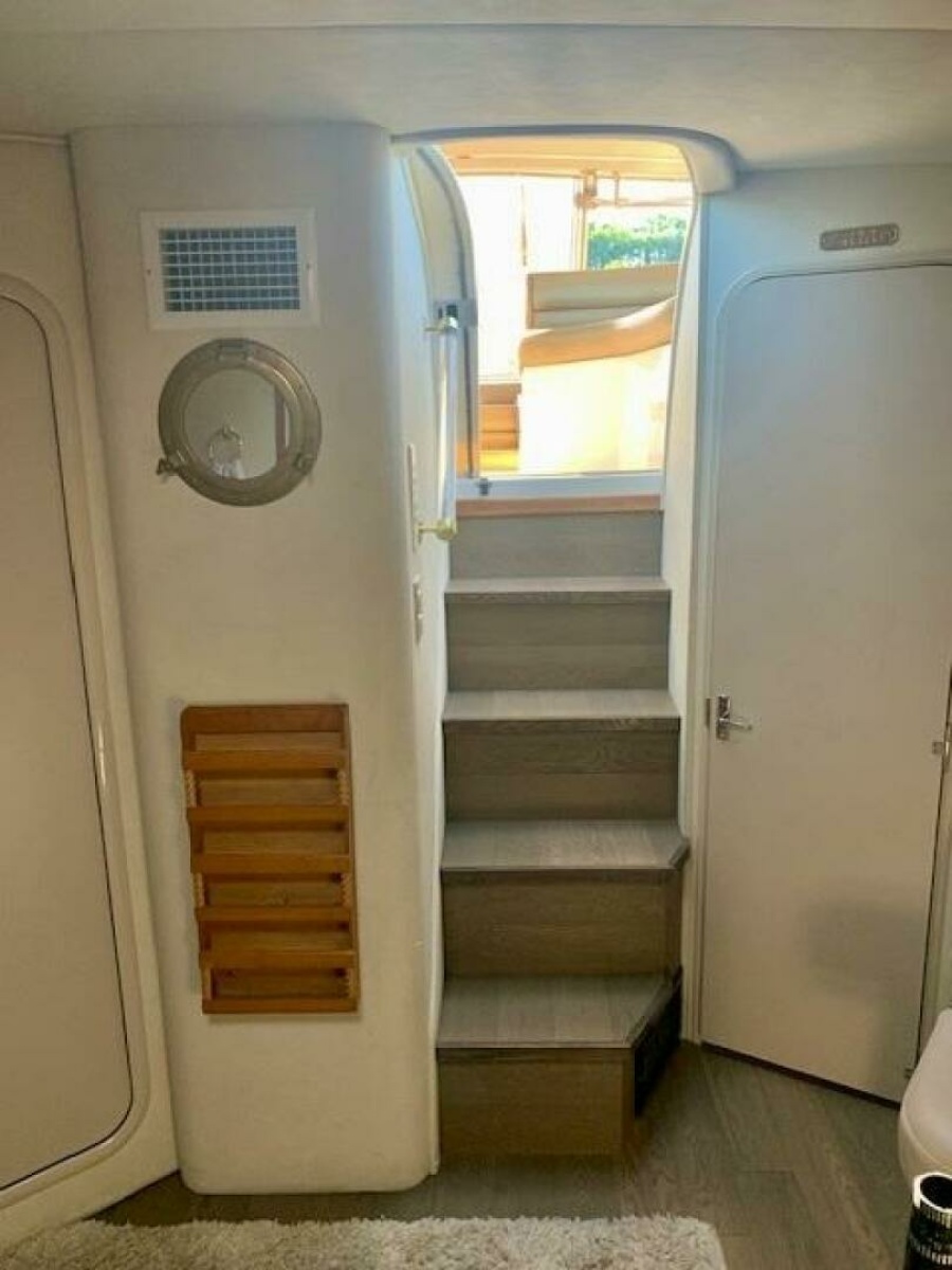 1998 Cruisers Yachts 3870 Express 38
