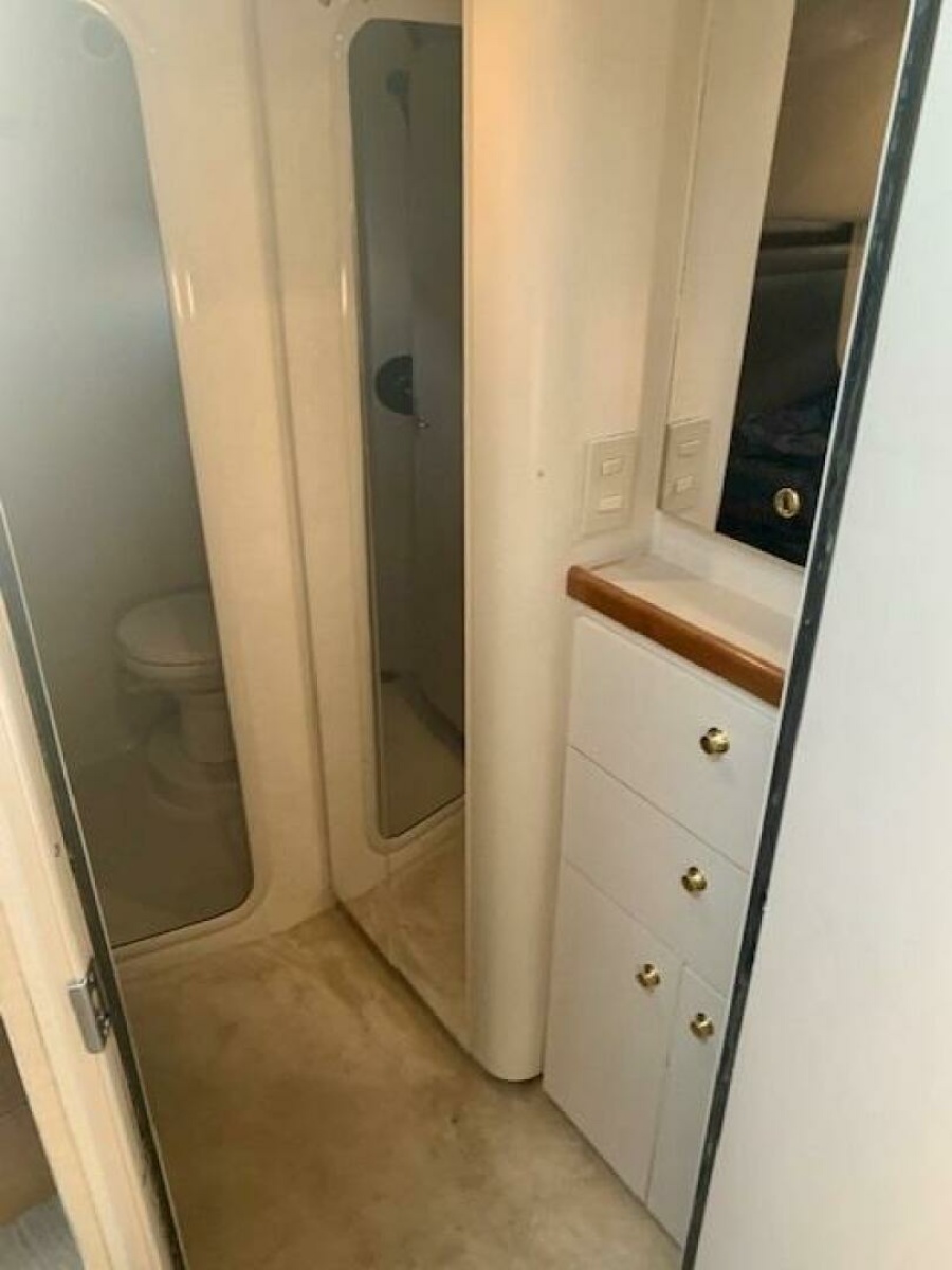 1998 Cruisers Yachts 3870 Express 38