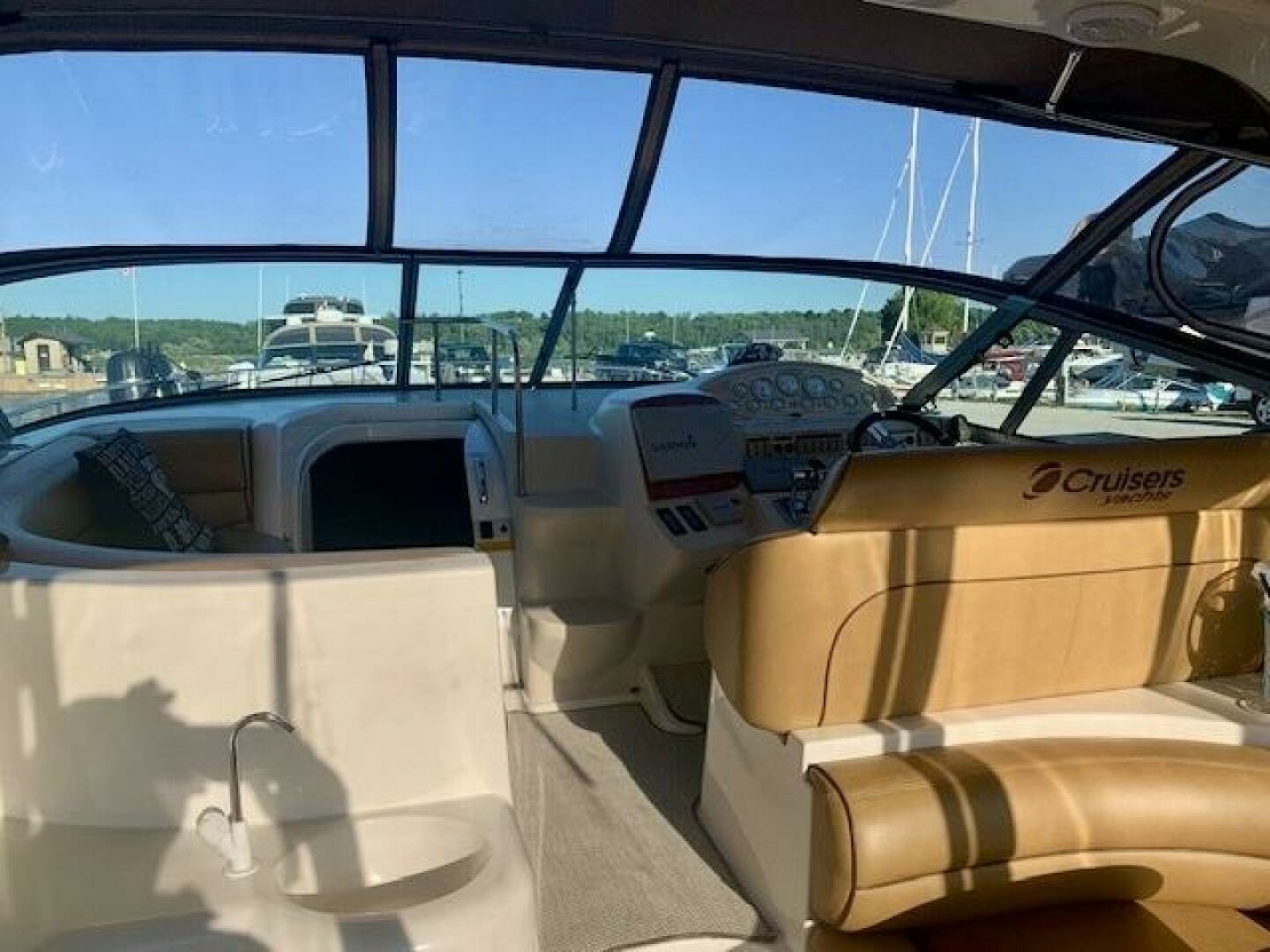 1998 Cruisers Yachts 3870 Express 38