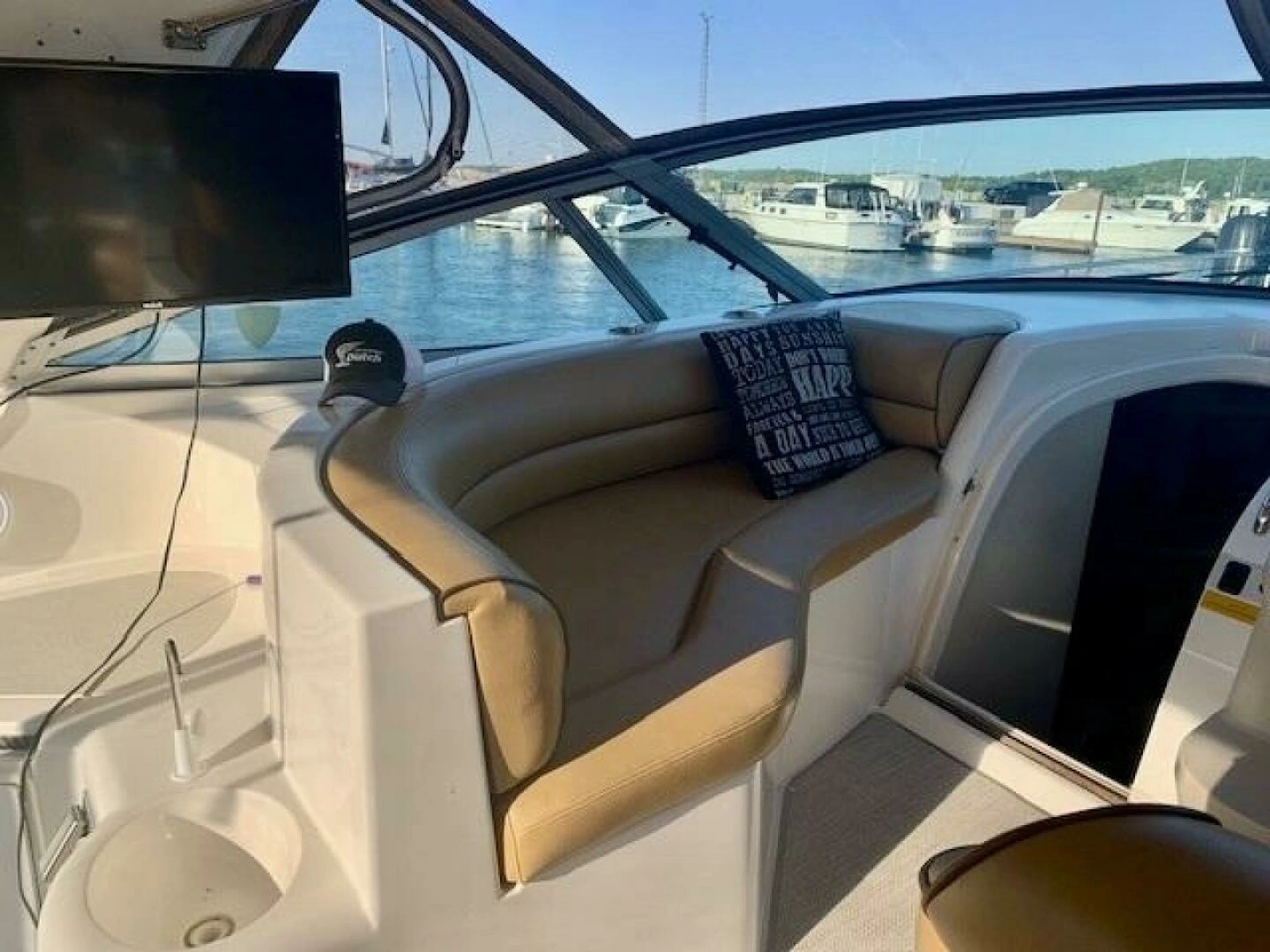 1998 Cruisers Yachts 3870 Express 38