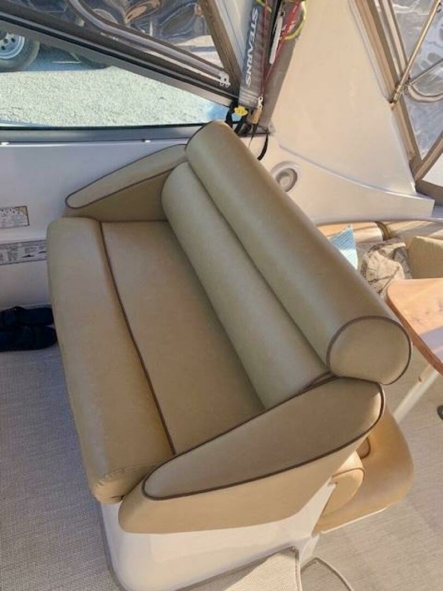1998 Cruisers Yachts 3870 Express 38