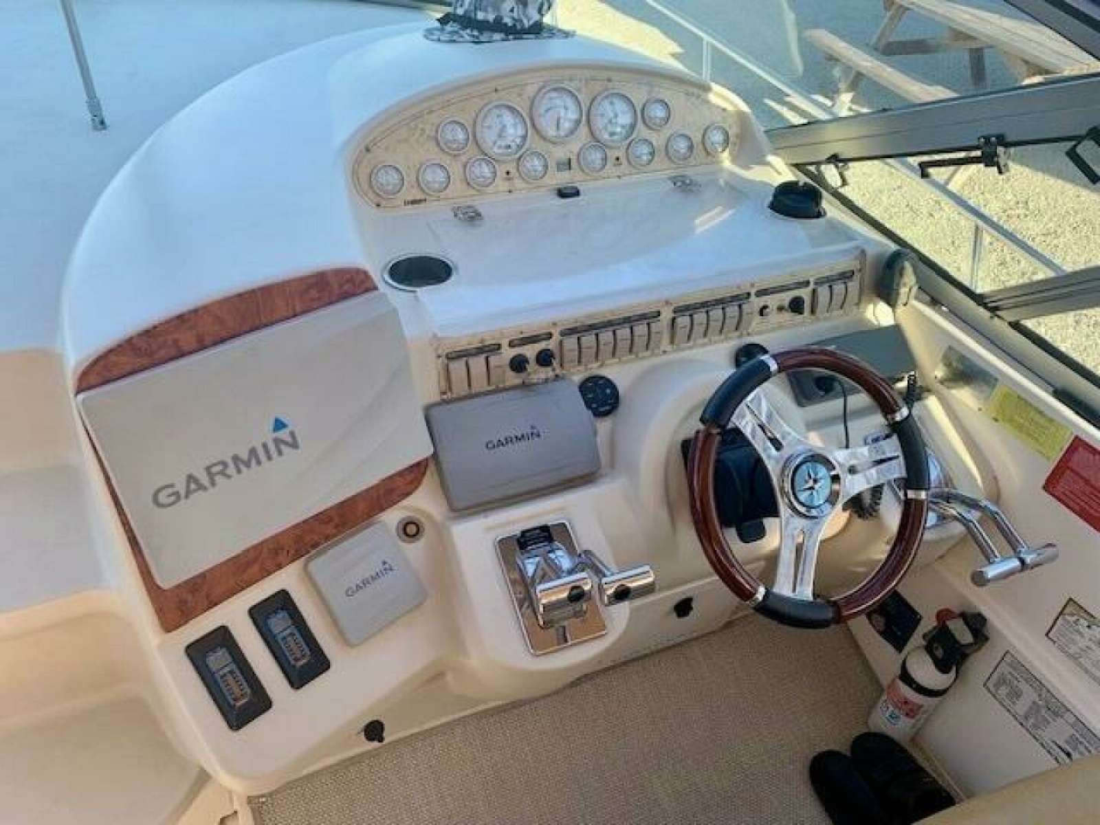 1998 Cruisers Yachts 3870 Express 38