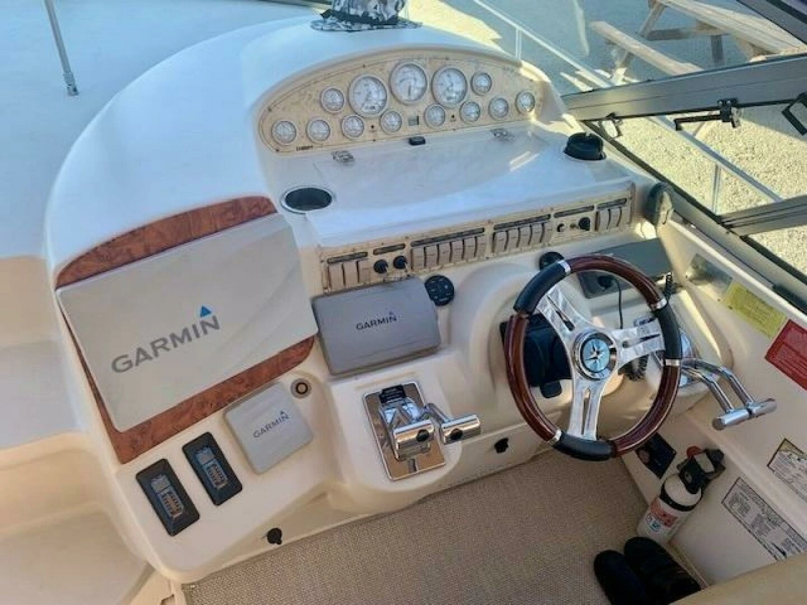 1998 Cruisers Yachts 3870 Express 38