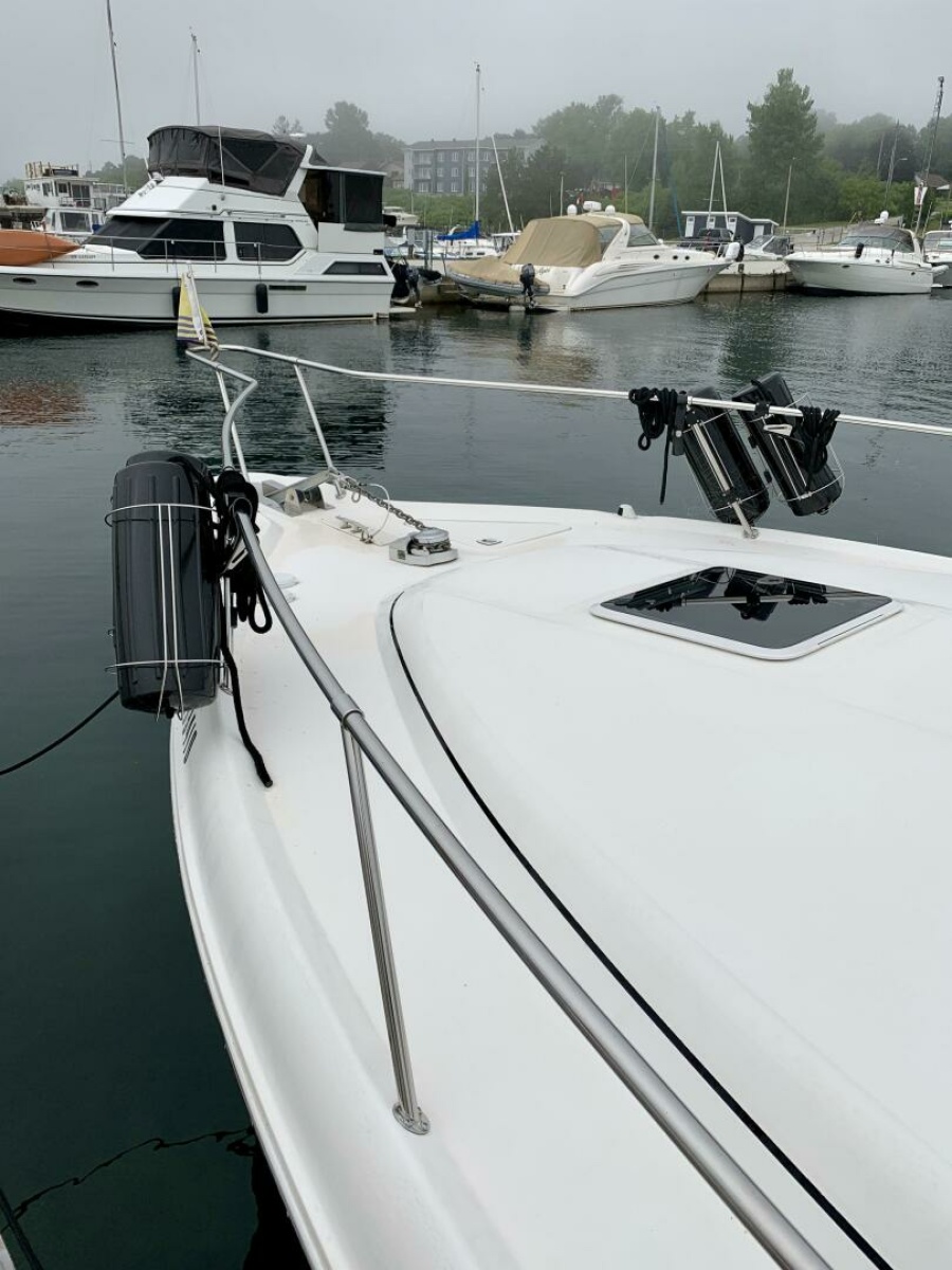 1999 Sea Ray 330 Sundancer 33