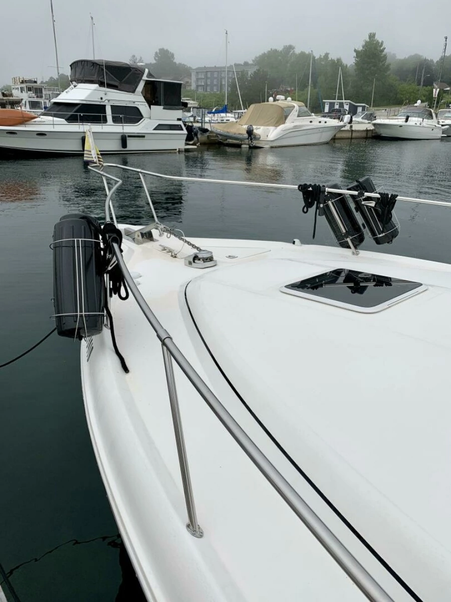 1999 Sea Ray 330 Sundancer 33