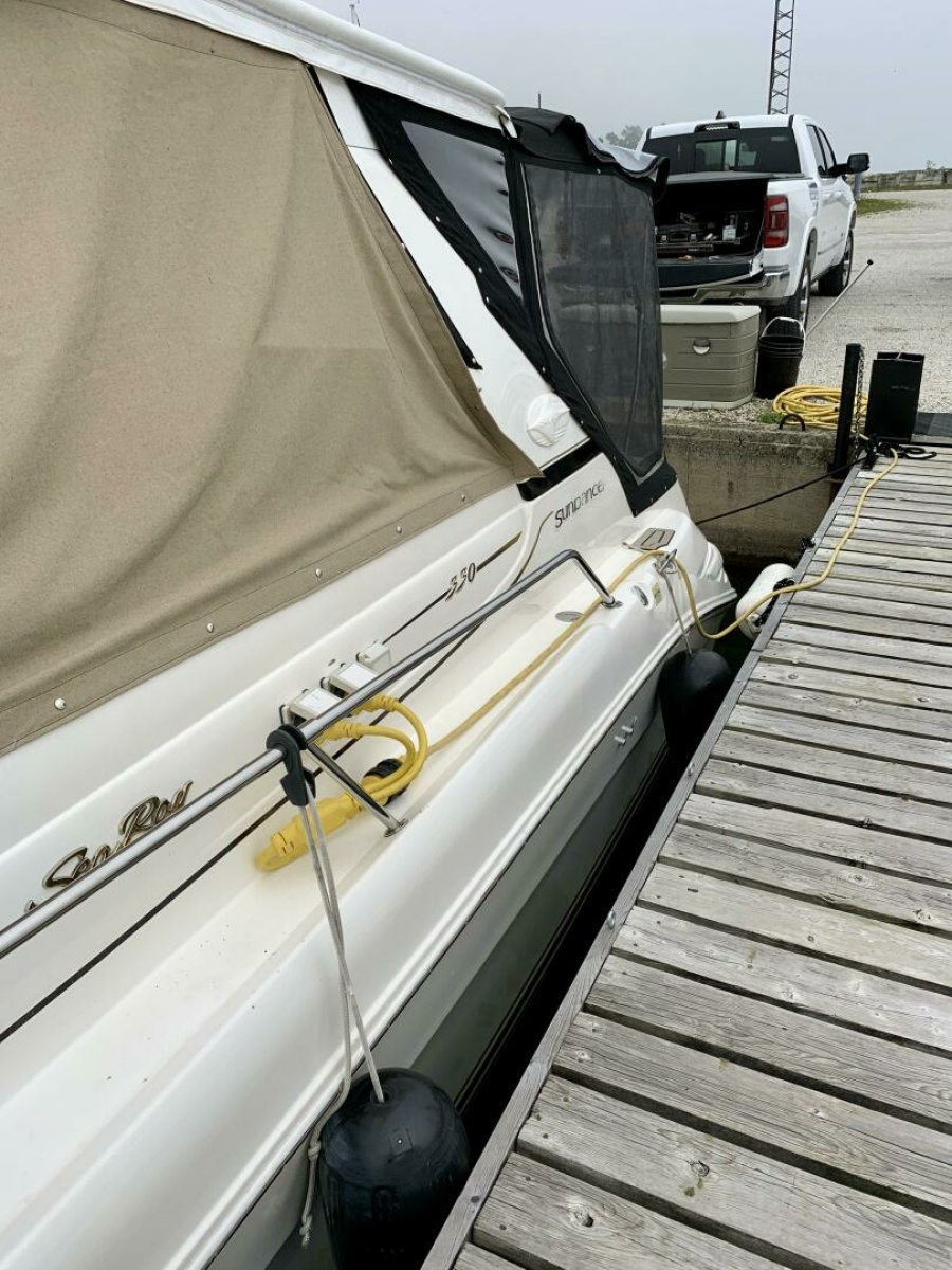 1999 Sea Ray 330 Sundancer 33