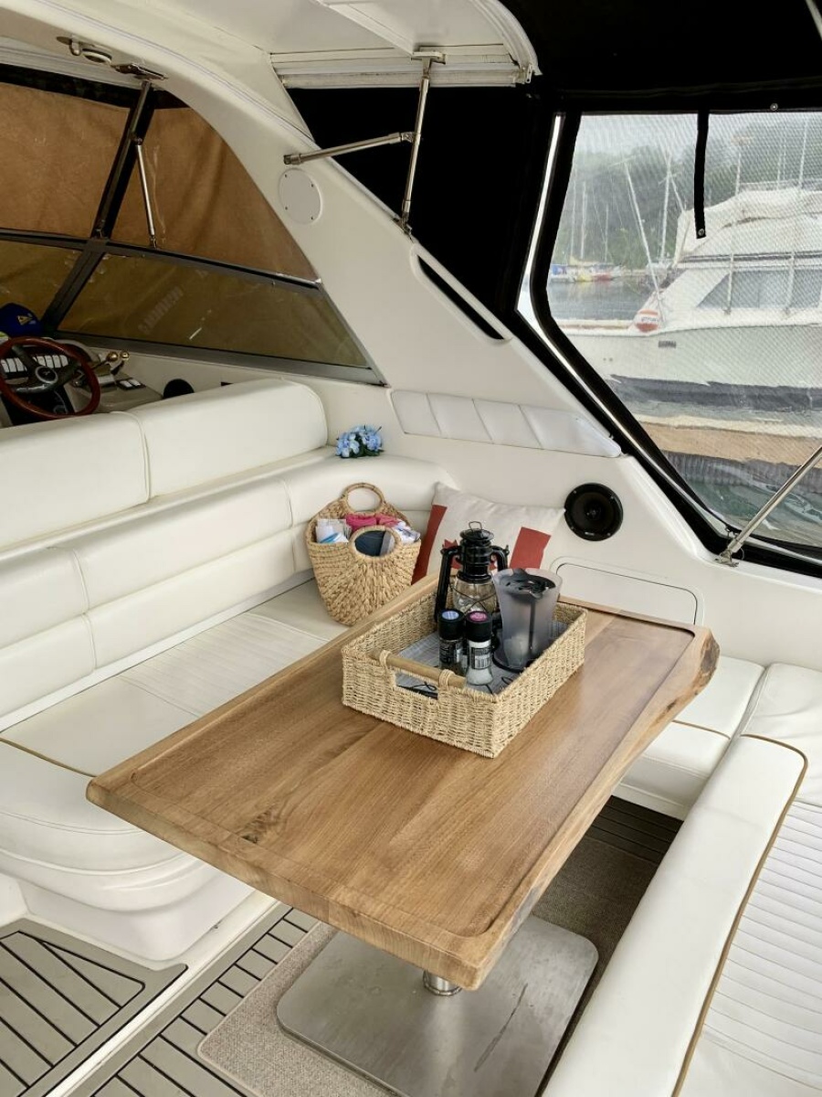 1999 Sea Ray 330 Sundancer 33