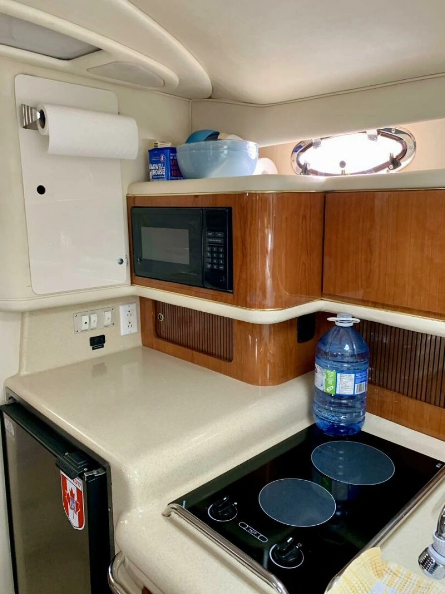 1999 Sea Ray 330 Sundancer 33