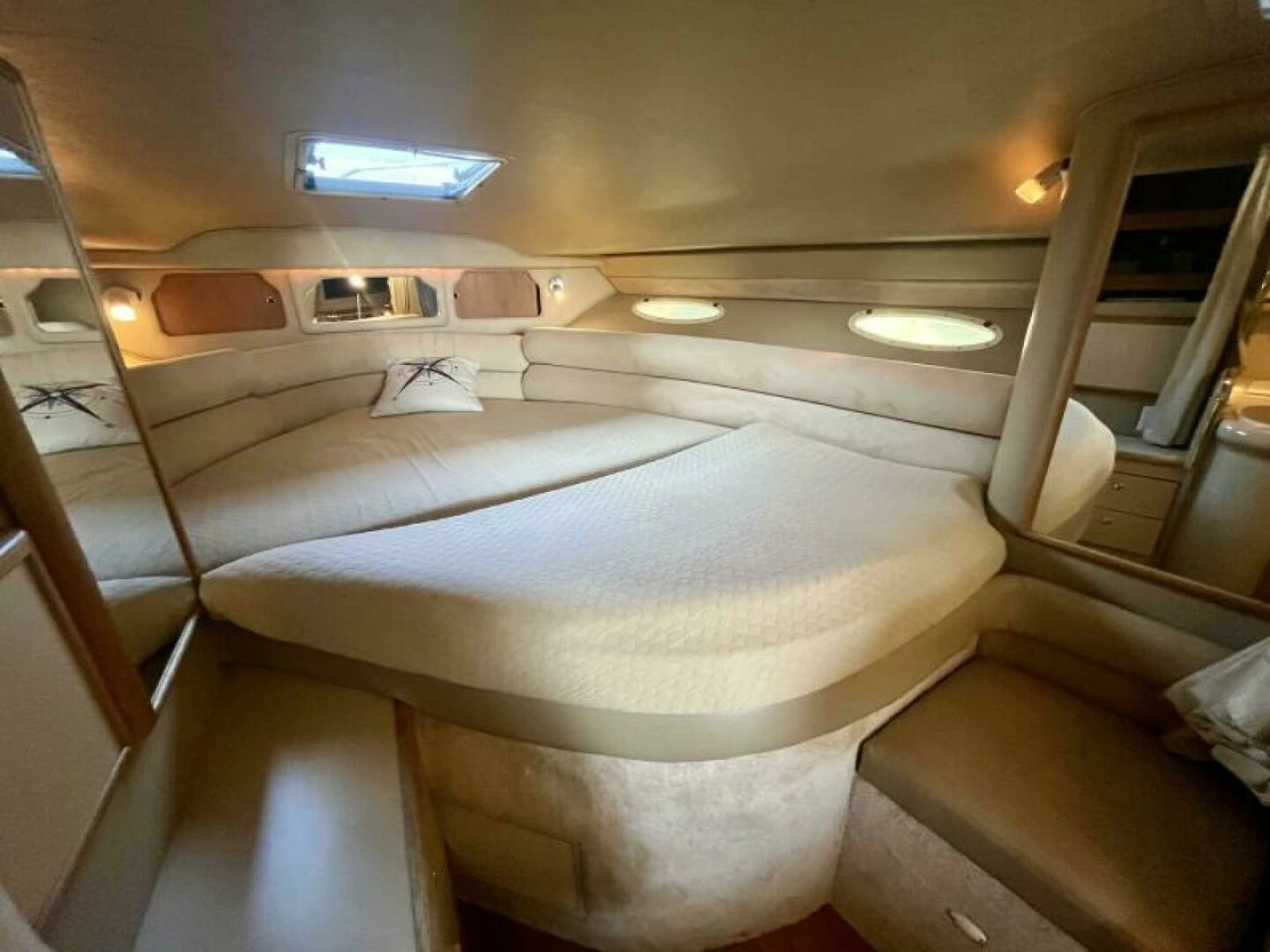 1999 Sea Ray 330 Sundancer 33