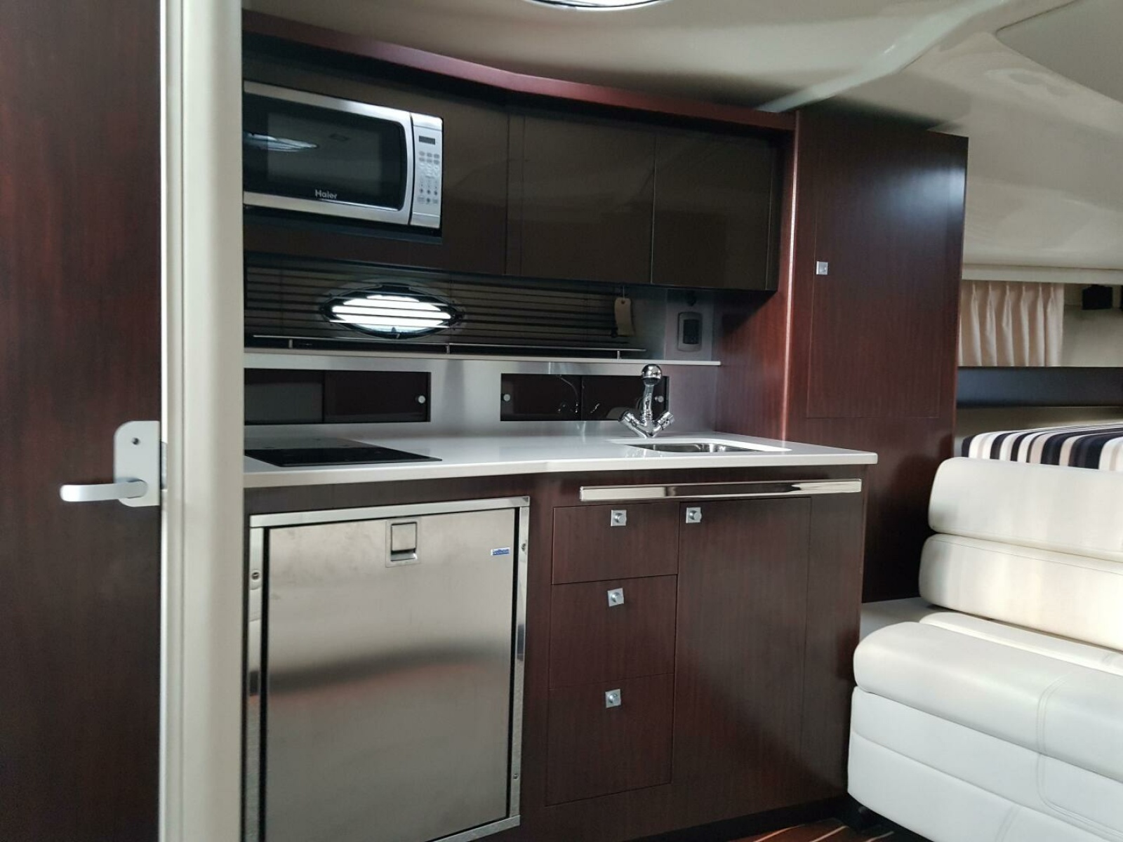 2013 Monterey 340 Sport Yacht 34