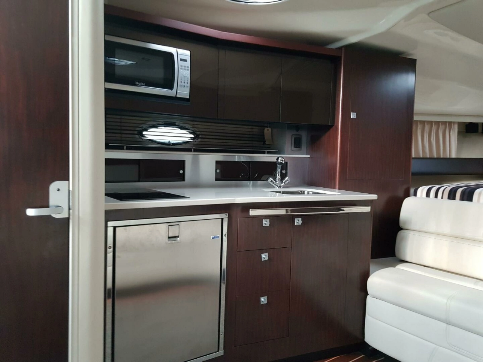 2013 Monterey 340 Sport Yacht 34