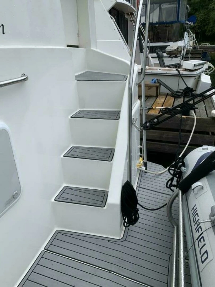 1997 Silverton 352 Motor Yacht 35