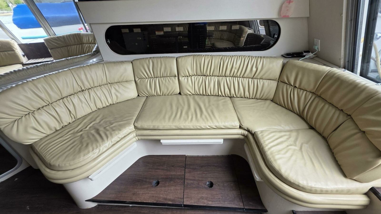 1989 Carver Santego 38