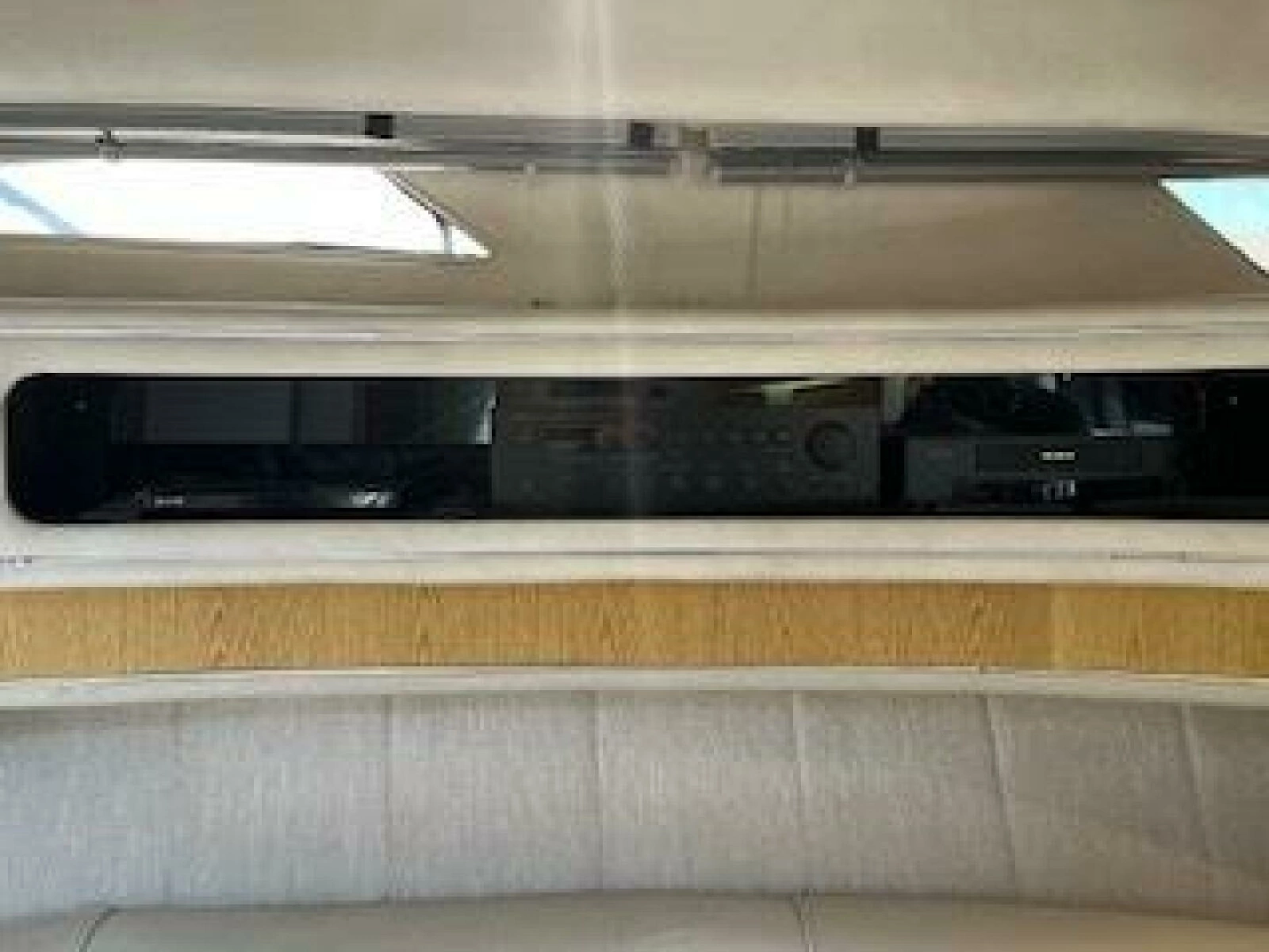 1992 Sea Ray 440 Sundancer 44