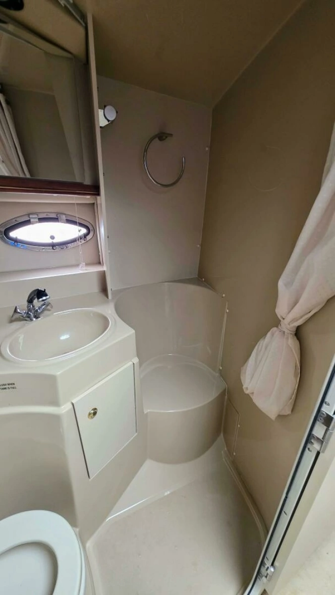 1999 Cruisers Yachts 3375 Esprit 33