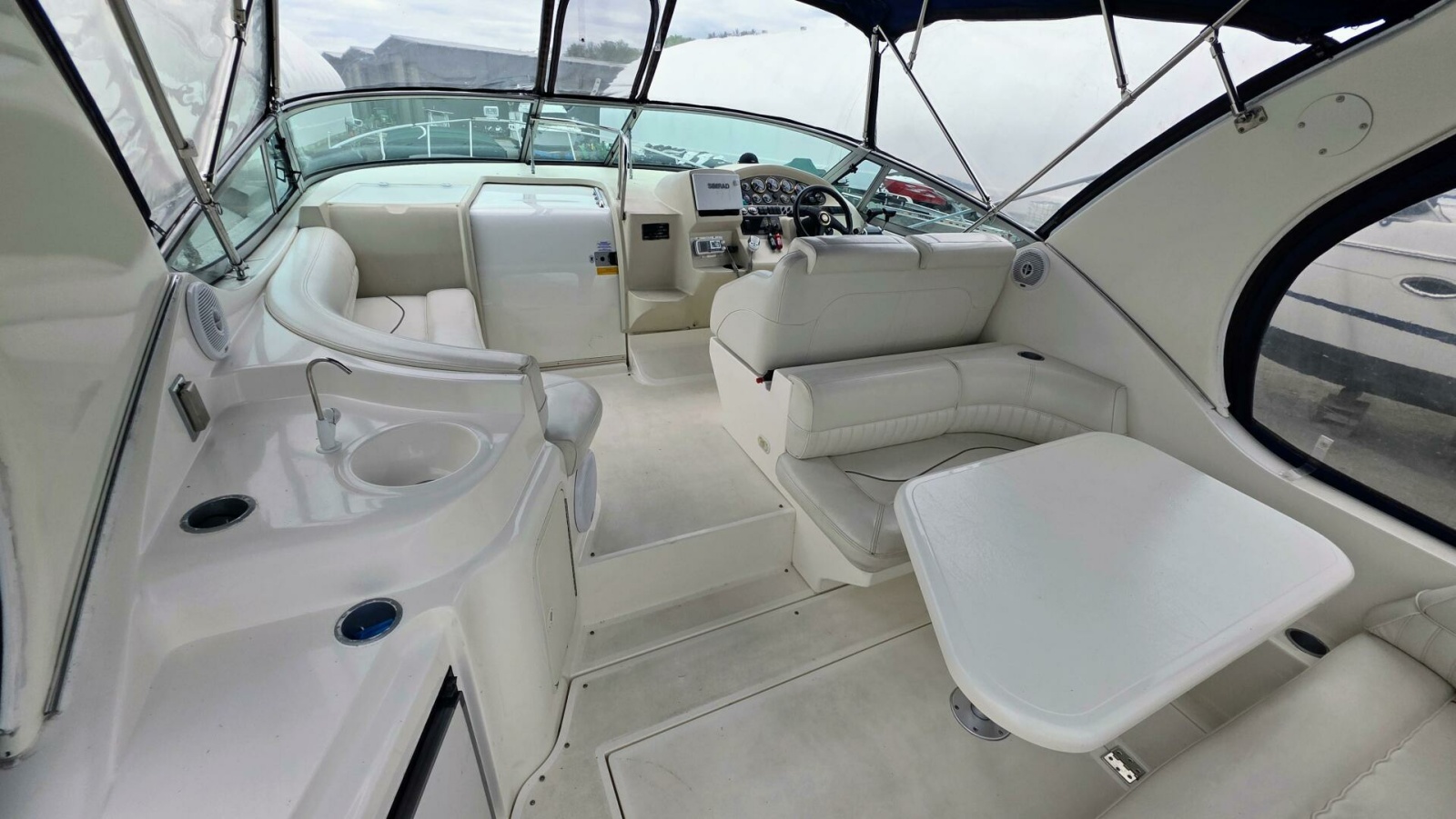 1999 Cruisers Yachts 3375 Esprit 33