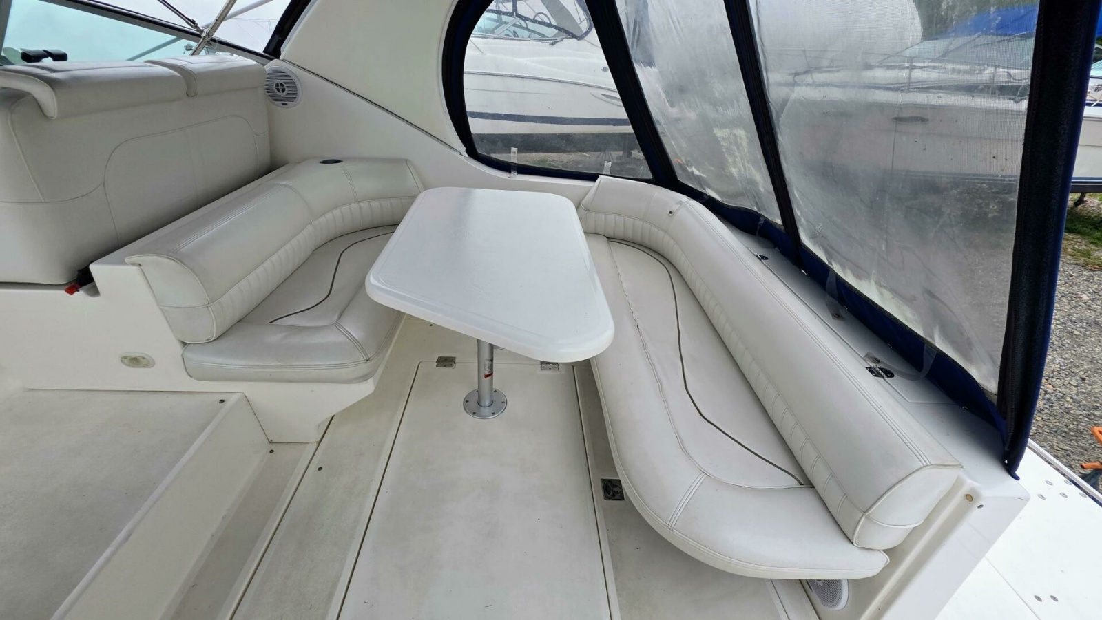 1999 Cruisers Yachts 3375 Esprit 33