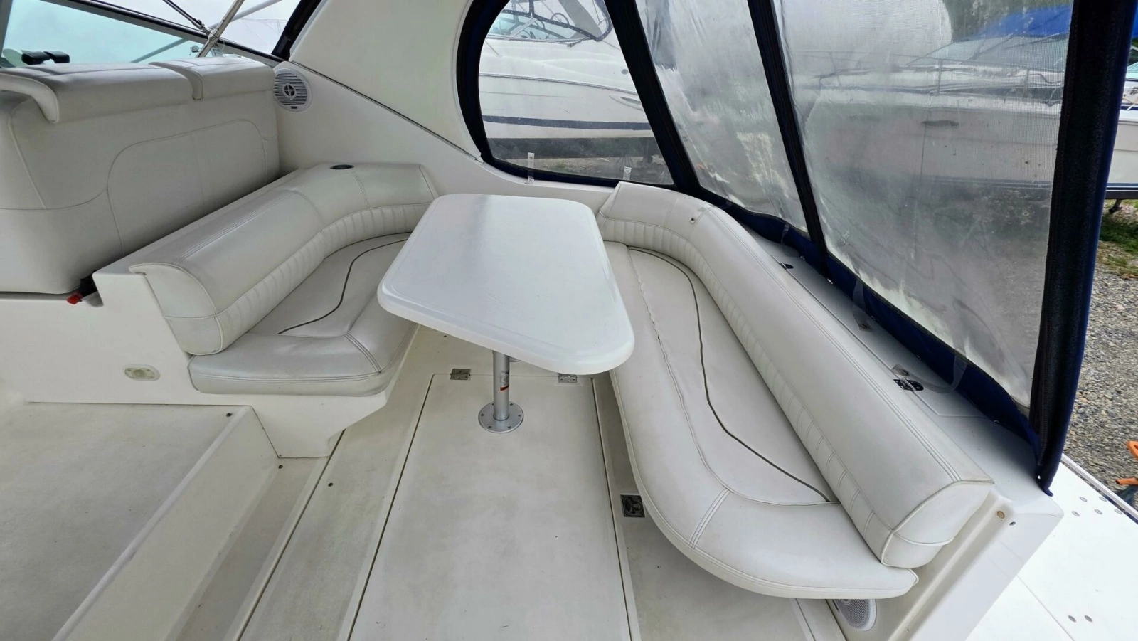 1999 Cruisers Yachts 3375 Esprit 33